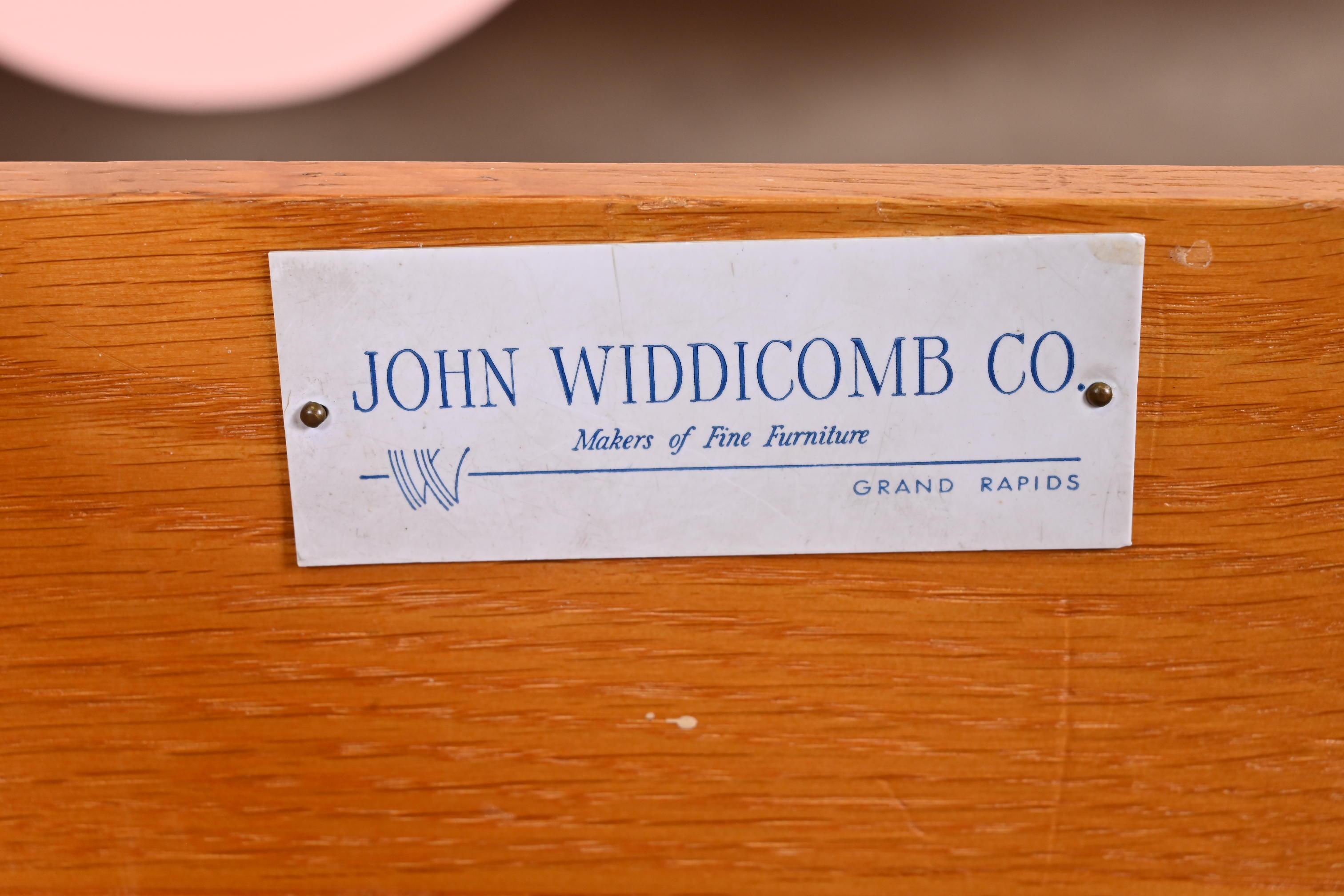 John Widdicomb Rosa lackierte Kommode im französischen Louis-XV-Stil, neu lackiert im Angebot 7