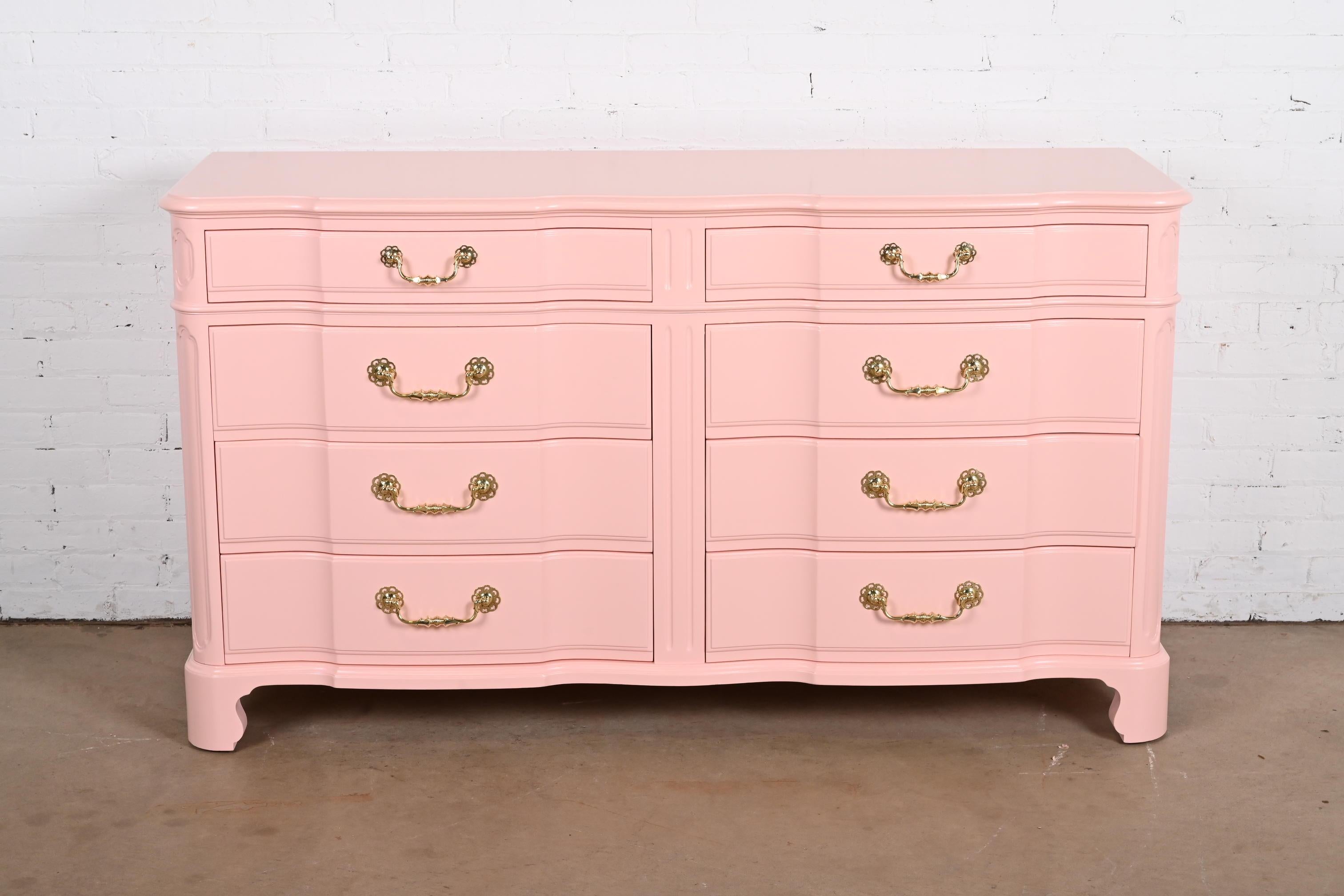 A gorgeous French Provincial Louis XV style eight-drawer dresser or credenza

By John Widdicomb

USA, Circa 1950s

Pink lacquered solid mahogany, with original brass hardware.

Measures: 63.5
