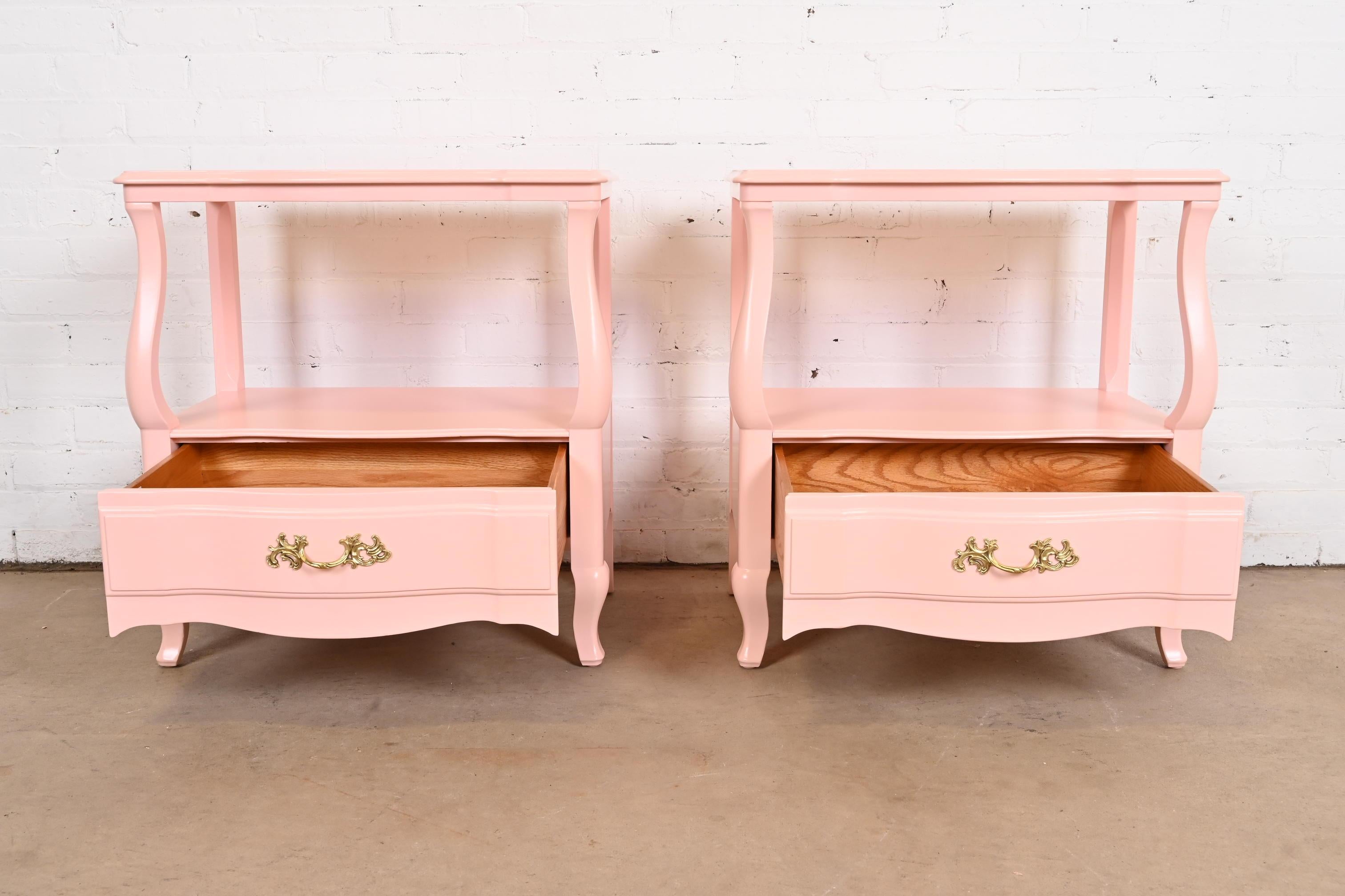 John Widdicomb French Provincial Louis XV Pink Lacquered Nightstands, Pair For Sale 1
