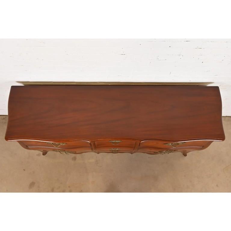 John Widdicomb French Provincial Louis XV Solid Mahogany Nine-Drawer Dresser For Sale 4