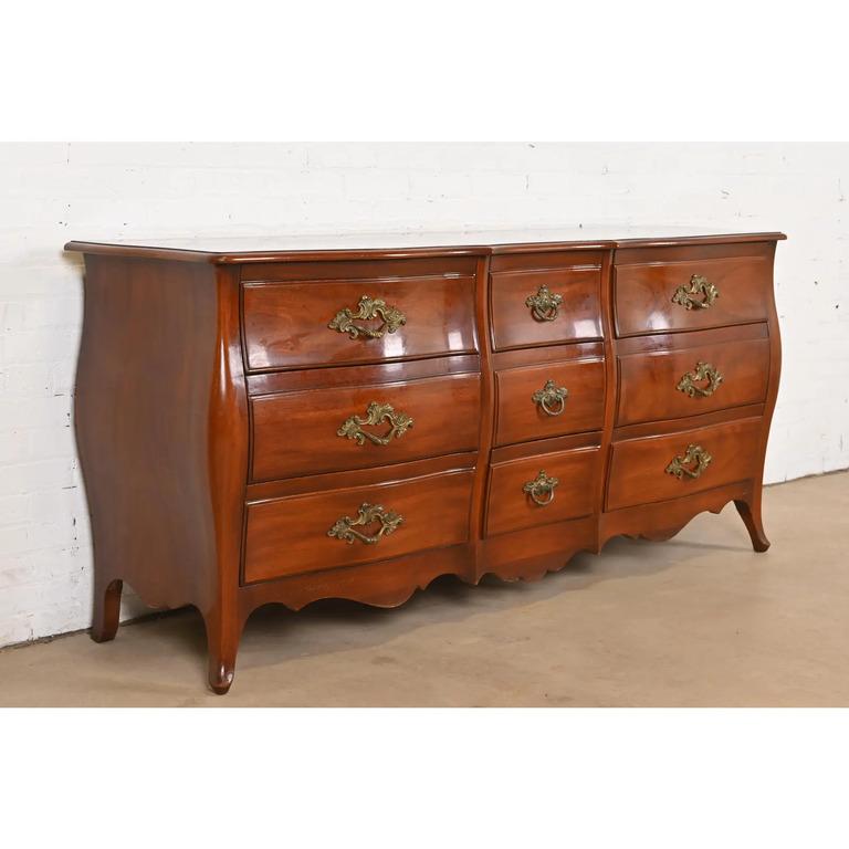 John Widdicomb French Provincial Louis XV Solid Mahogany Nine-Drawer Dresser In Good Condition For Sale In South Bend, IN
