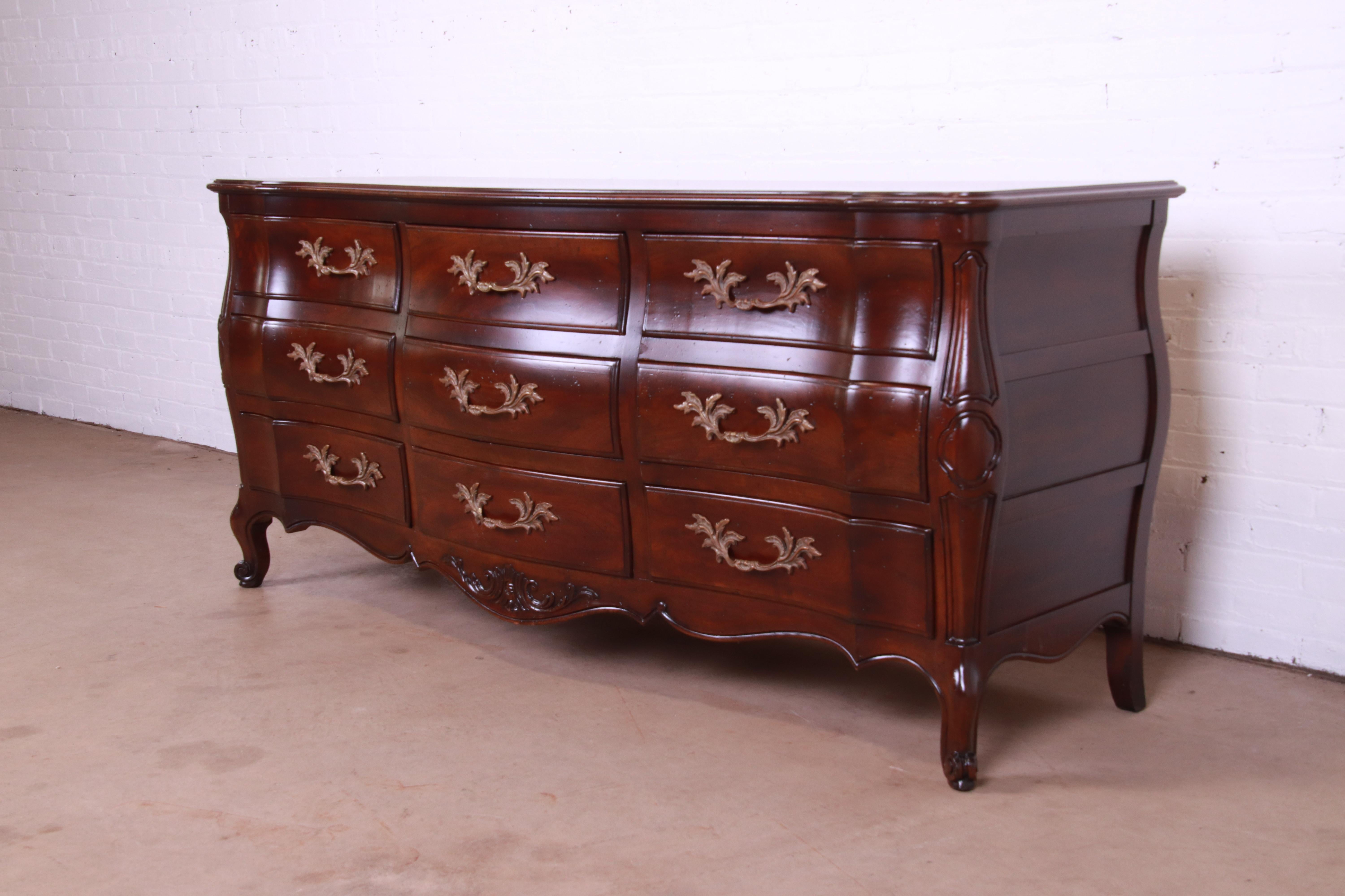 An exceptional French Provincial Louis XV style nine-drawer triple dresser or credenza

By John Widdicomb

USA, Circa 1960s

Carved solid walnut, with original brass hardware.

Measures: 74.25