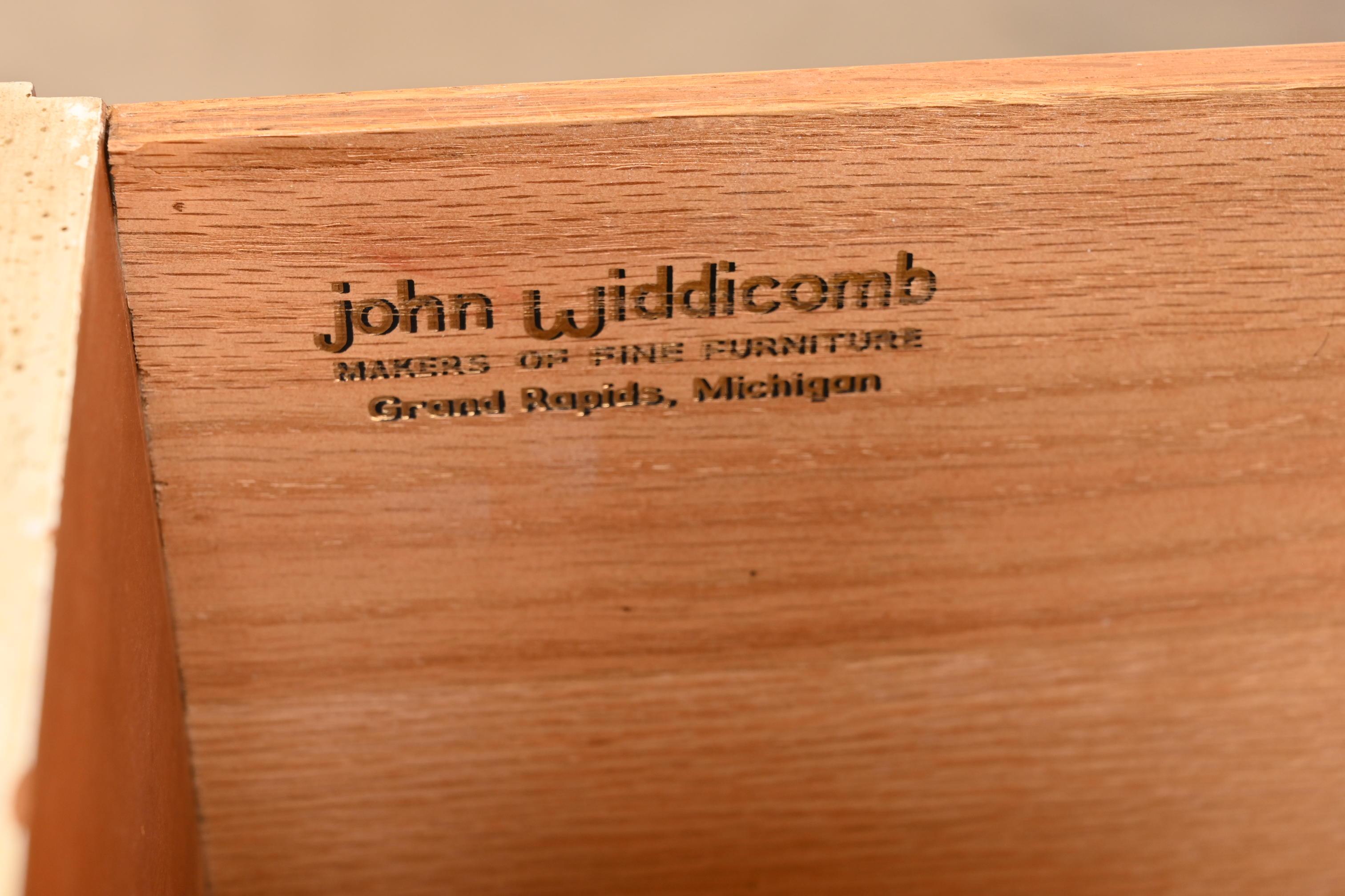 John Widdicomb French Provincial Louis XV Triple Dresser or Credenza, 1950s en vente 8