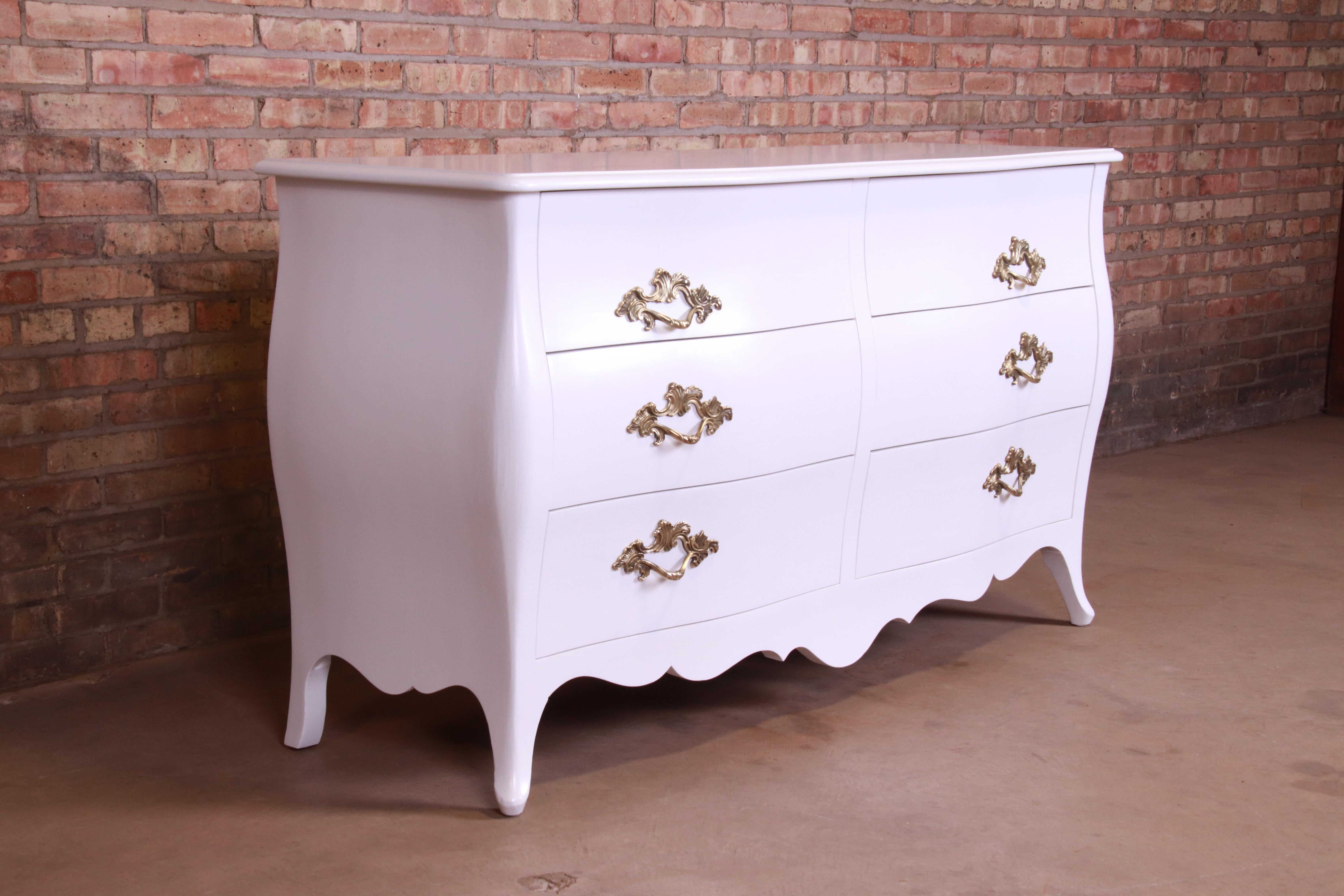 An exceptional French Provincial Louis XV style six-drawer dresser

By John Widdicomb

USA, circa 1940s

White lacquered mahogany, with original brass hardware.

Measures: 61.75