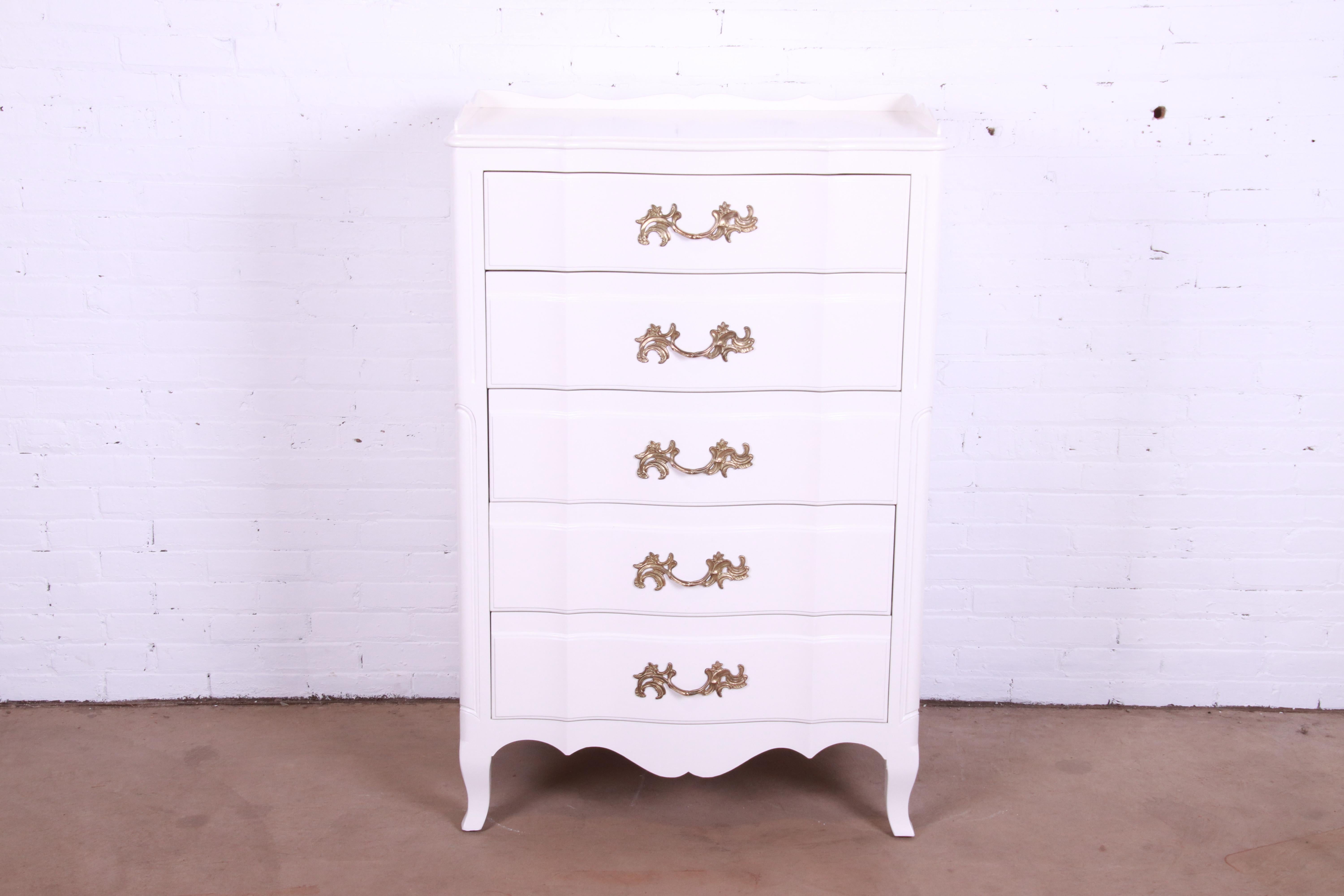 John Widdicomb French Provincial Louis XV White Lacquered Dresser, Refinished In Good Condition In South Bend, IN