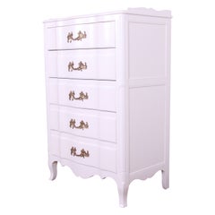 Commode provinciale française Louis XV laquée blanche de John Widdicomb, revernie