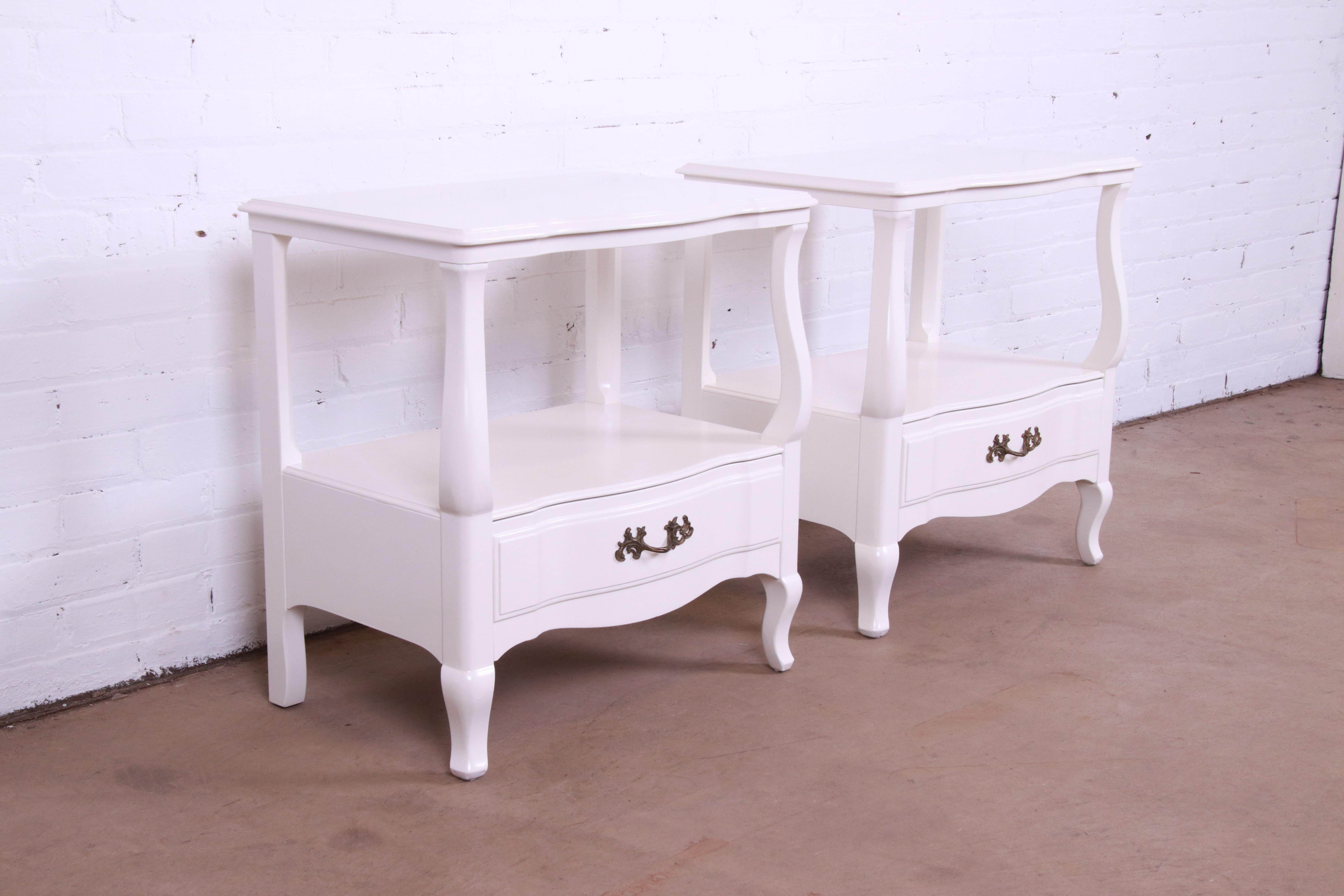 American John Widdicomb French Provincial White Lacquered Nightstands, Newly Refinished For Sale