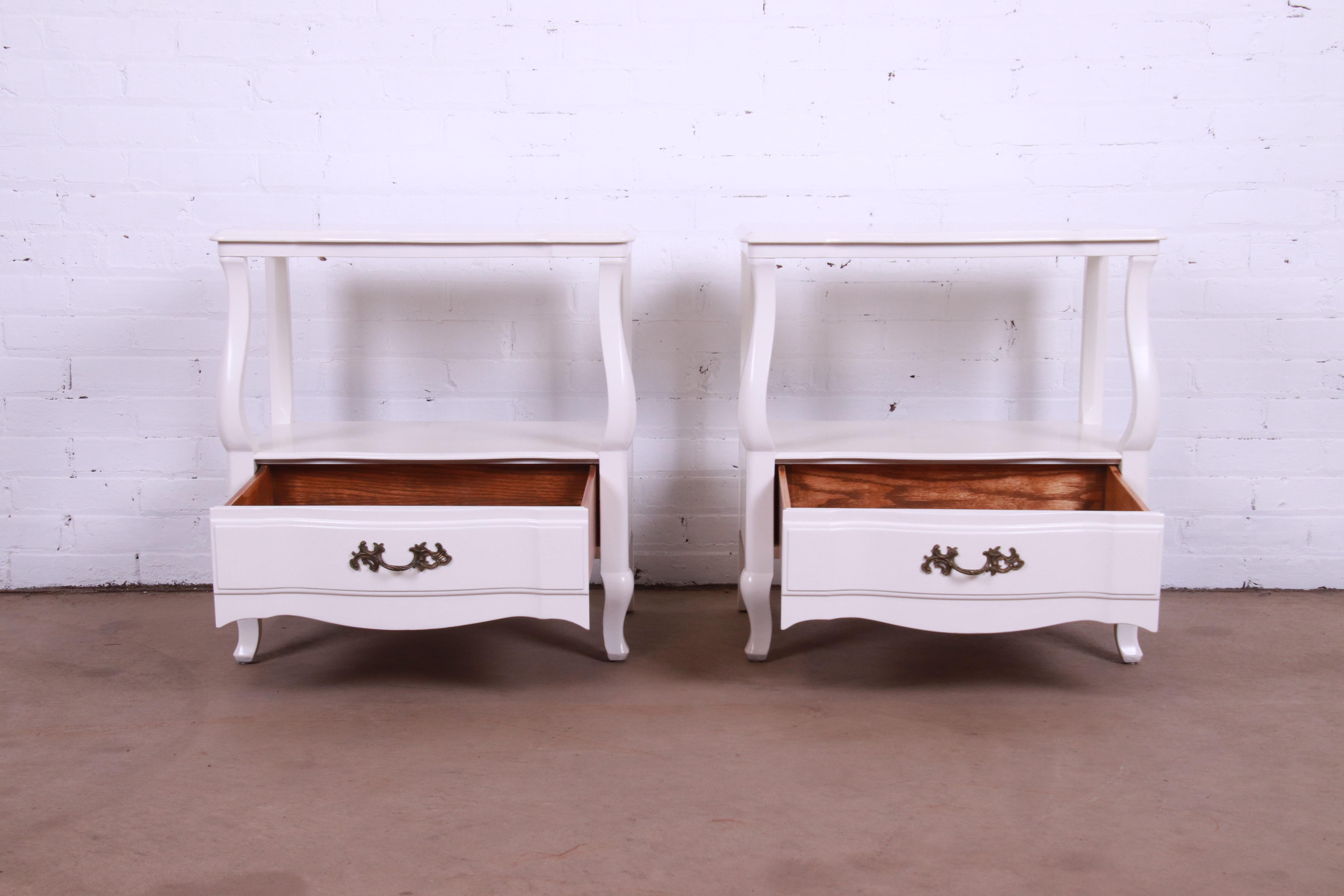 John Widdicomb French Provincial White Lacquered Nightstands, Newly Refinished In Good Condition For Sale In South Bend, IN