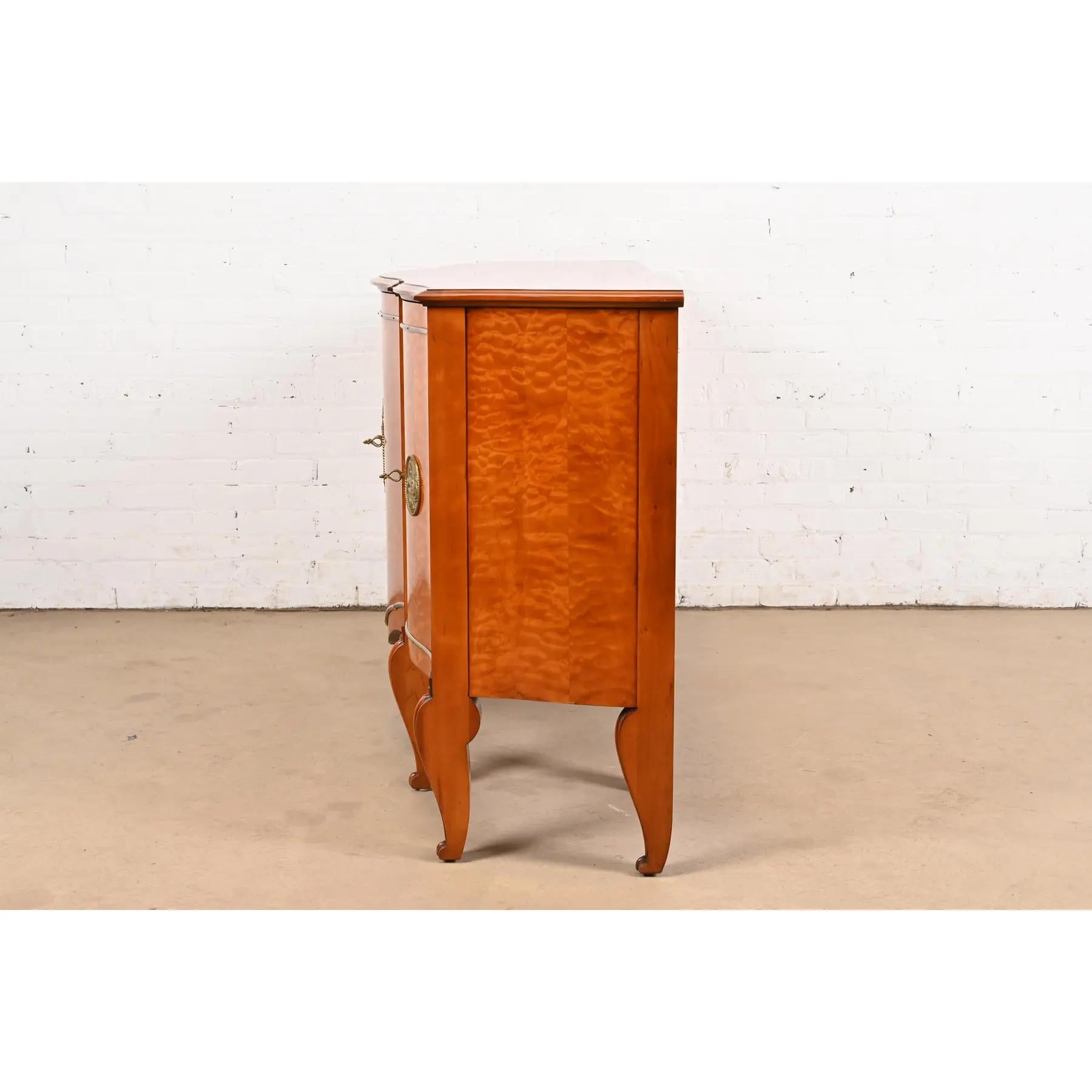 John Widdicomb Französisch Regency Louis XVI Wurzelholz und Messing Sideboard Credenza im Angebot 5