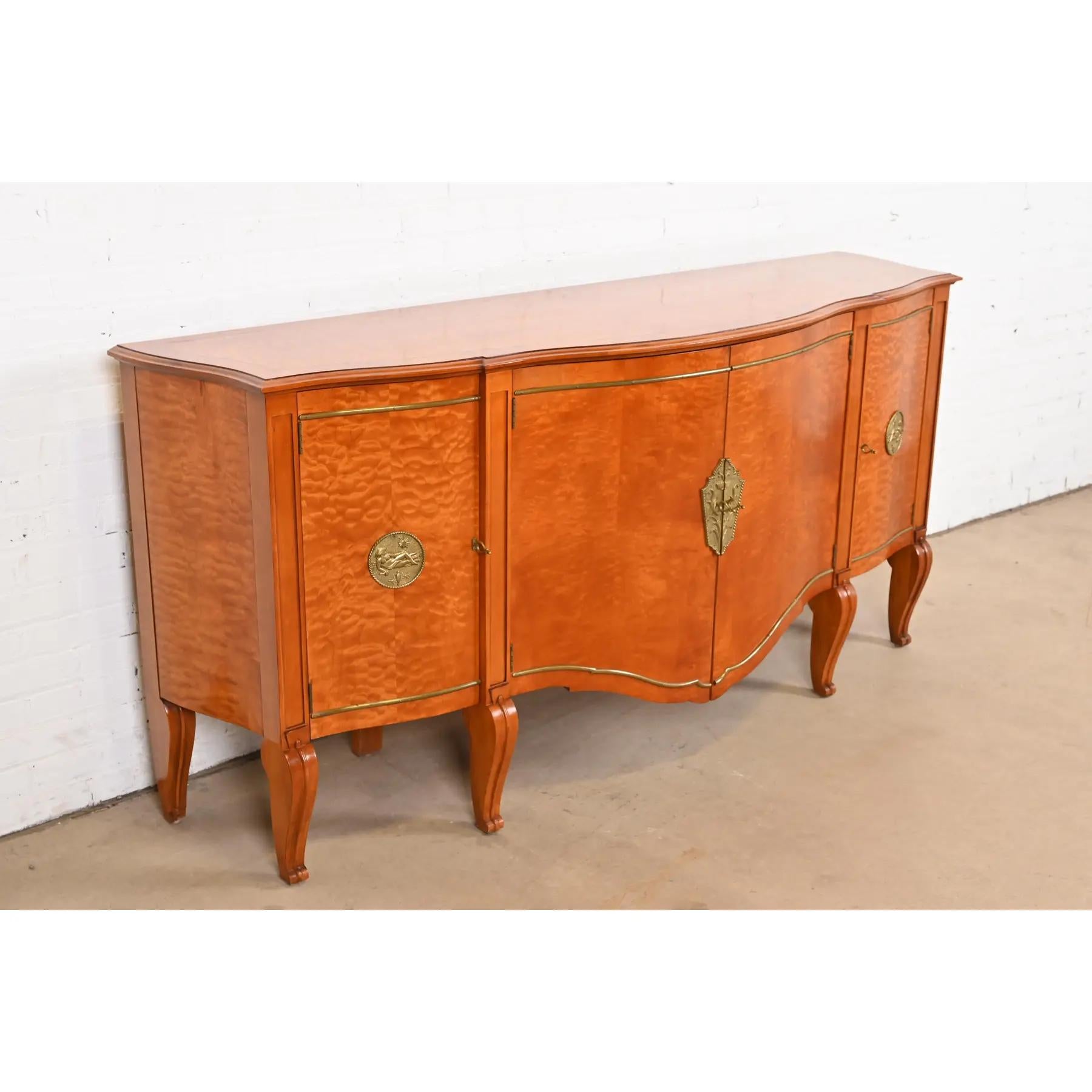John Widdicomb Französisch Regency Louis XVI Wurzelholz und Messing Sideboard Credenza im Zustand „Gut“ im Angebot in South Bend, IN