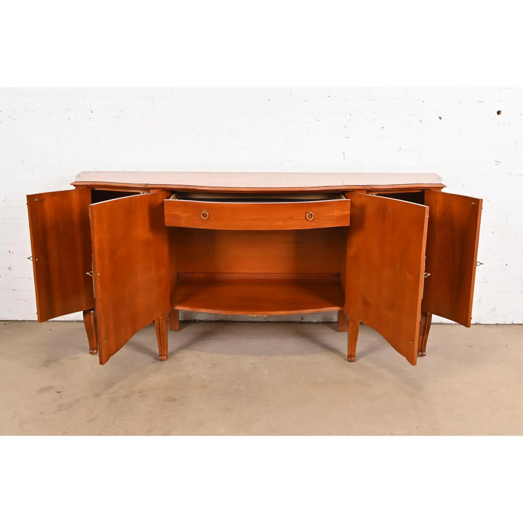 John Widdicomb Französisch Regency Louis XVI Wurzelholz und Messing Sideboard Credenza (20. Jahrhundert) im Angebot