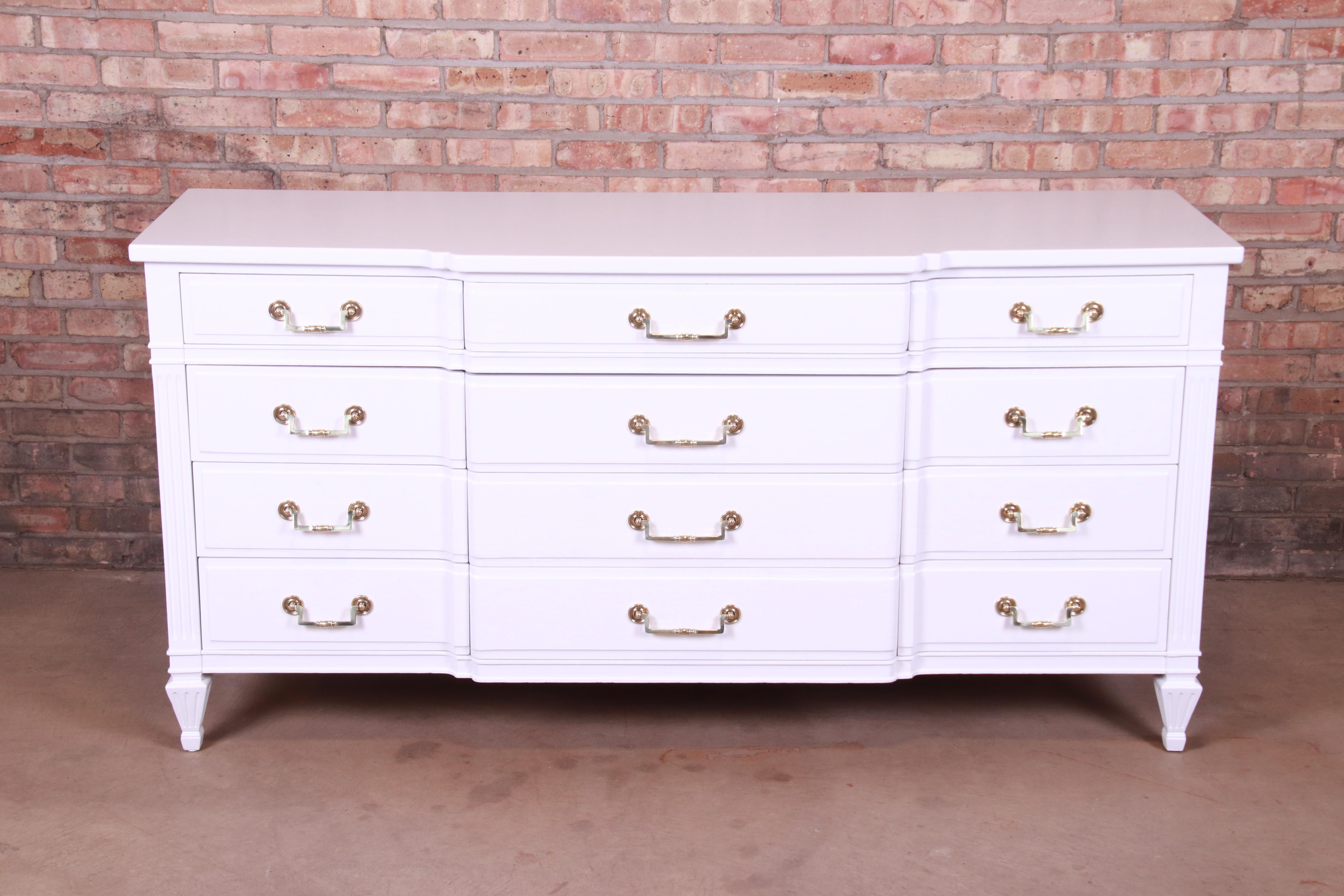 An exceptional French Provincial Louis XVI style 12-drawer dresser or credenza

By John Widdicomb

USA, circa 1950s

White lacquered mahogany, with original brass hardware.

Measures: 68