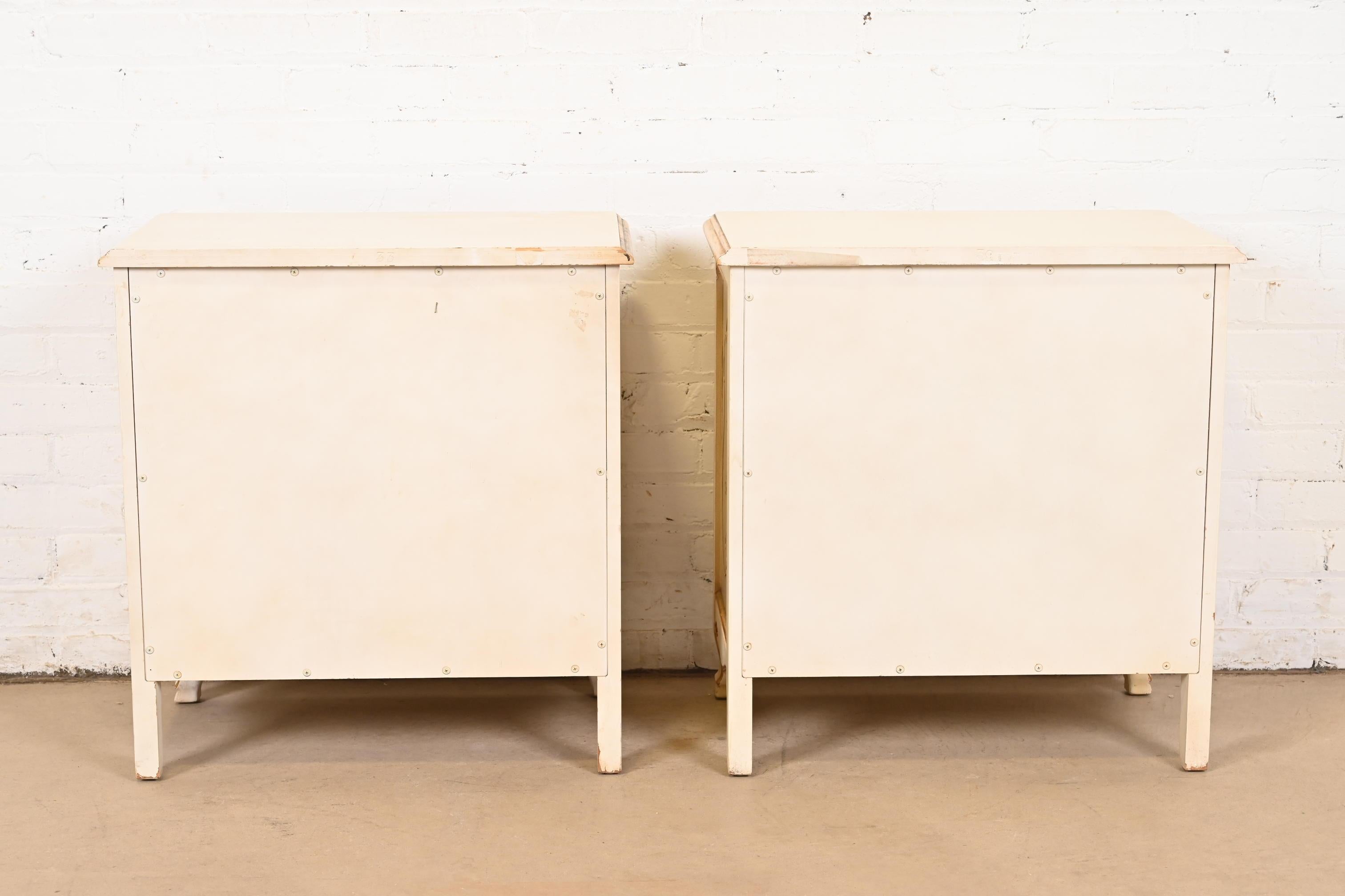 John Widdicomb French Rococo Louis XV Cream Lacquered & Parcel Gilt Nightstands For Sale 5