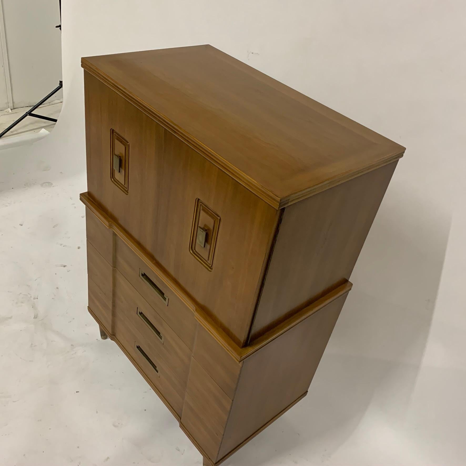 John Widdicomb Gentleman's Chest, Dresser w. Cabinet Solid Wood w Brass Hardware In Good Condition In Hudson, NY