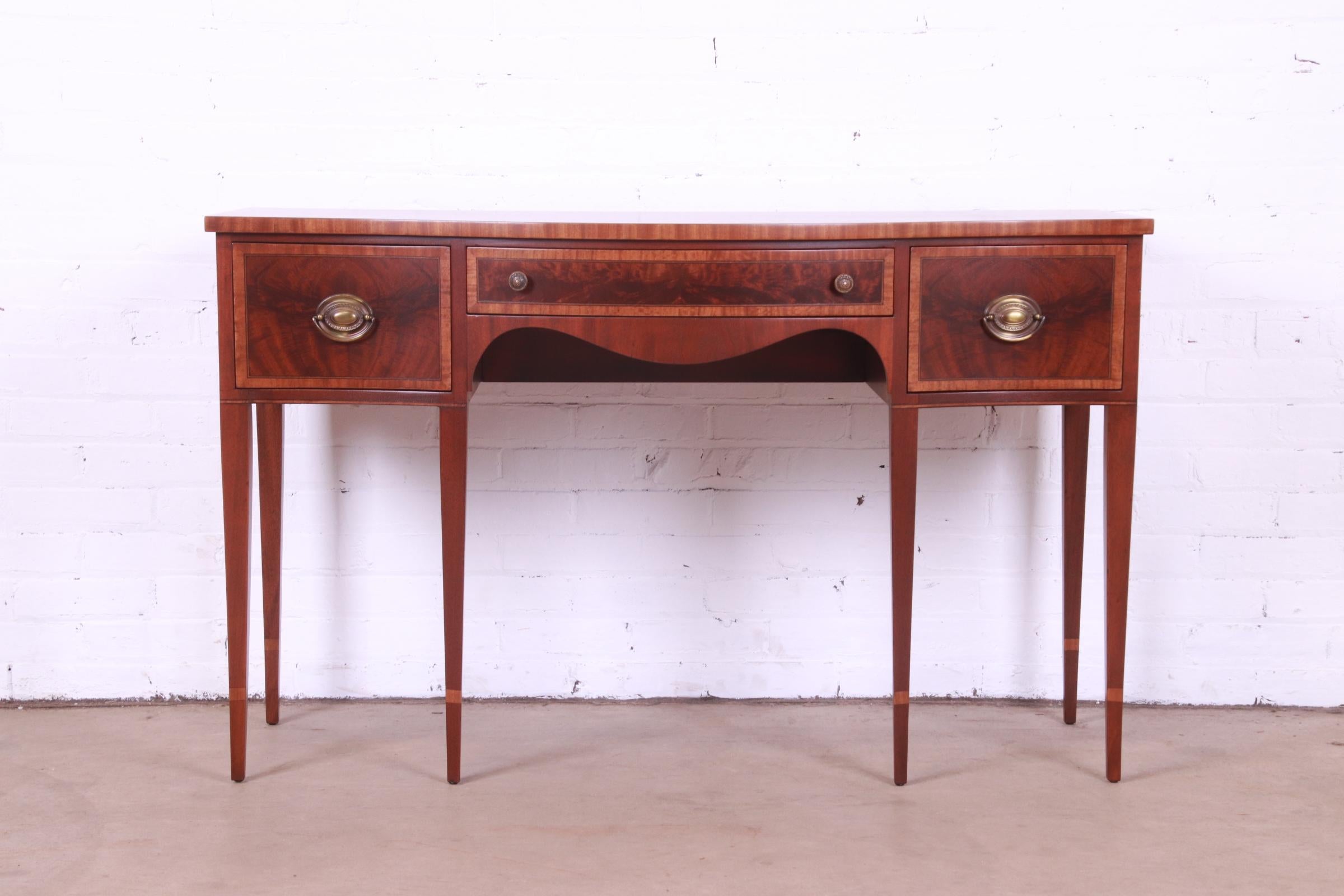 An exceptional Georgian or Hepplewhite style sideboard, credenza, or console

By Ralph Widdicomb for John Widdicomb Co.

USA, Circa 1940s

Flame mahogany, with satinwood banding and original brass hardware.

Measures: 49.25