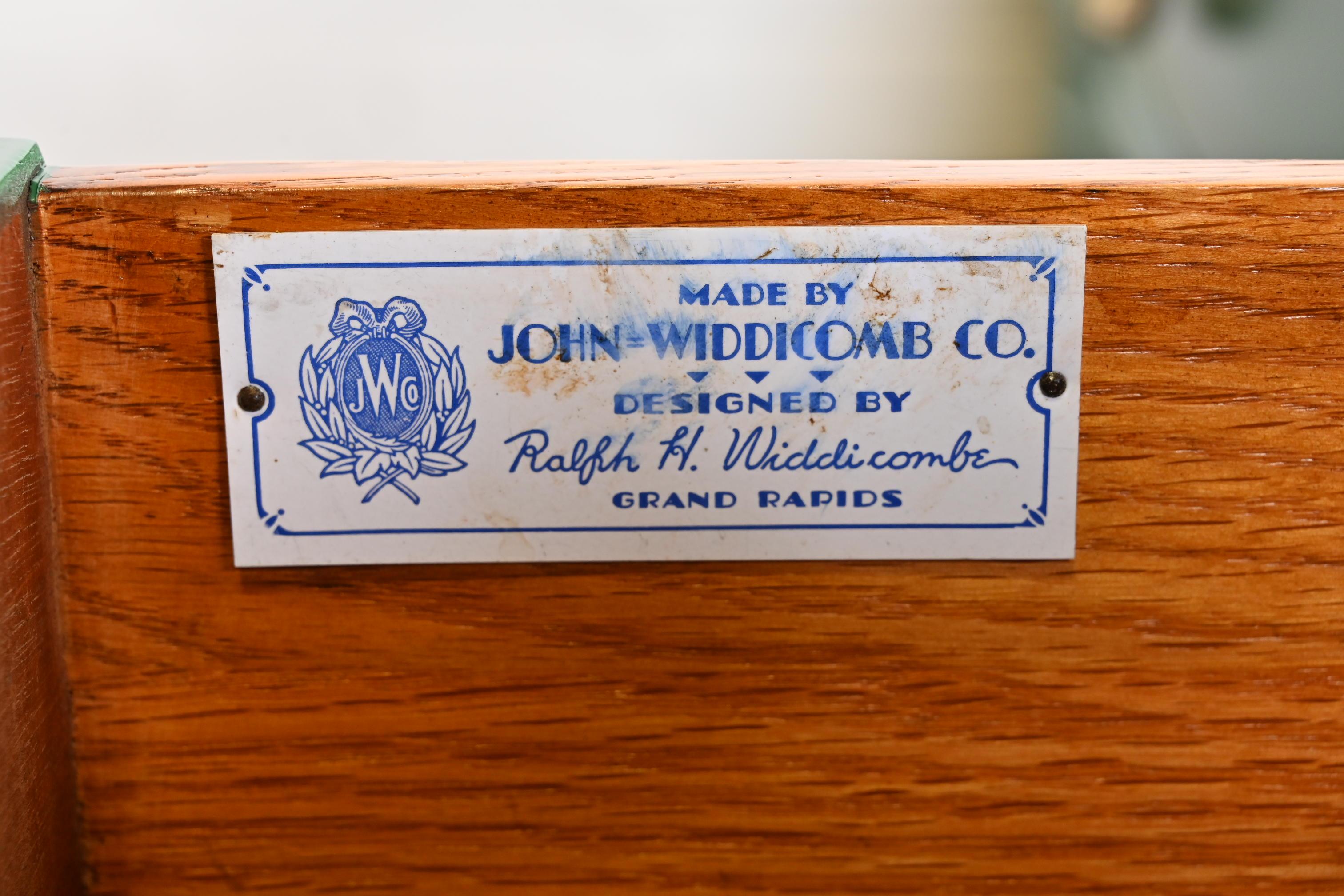John Widdicomb, comò doppio a otto cassetti laccato in verde georgiano, rifinito in vendita 2