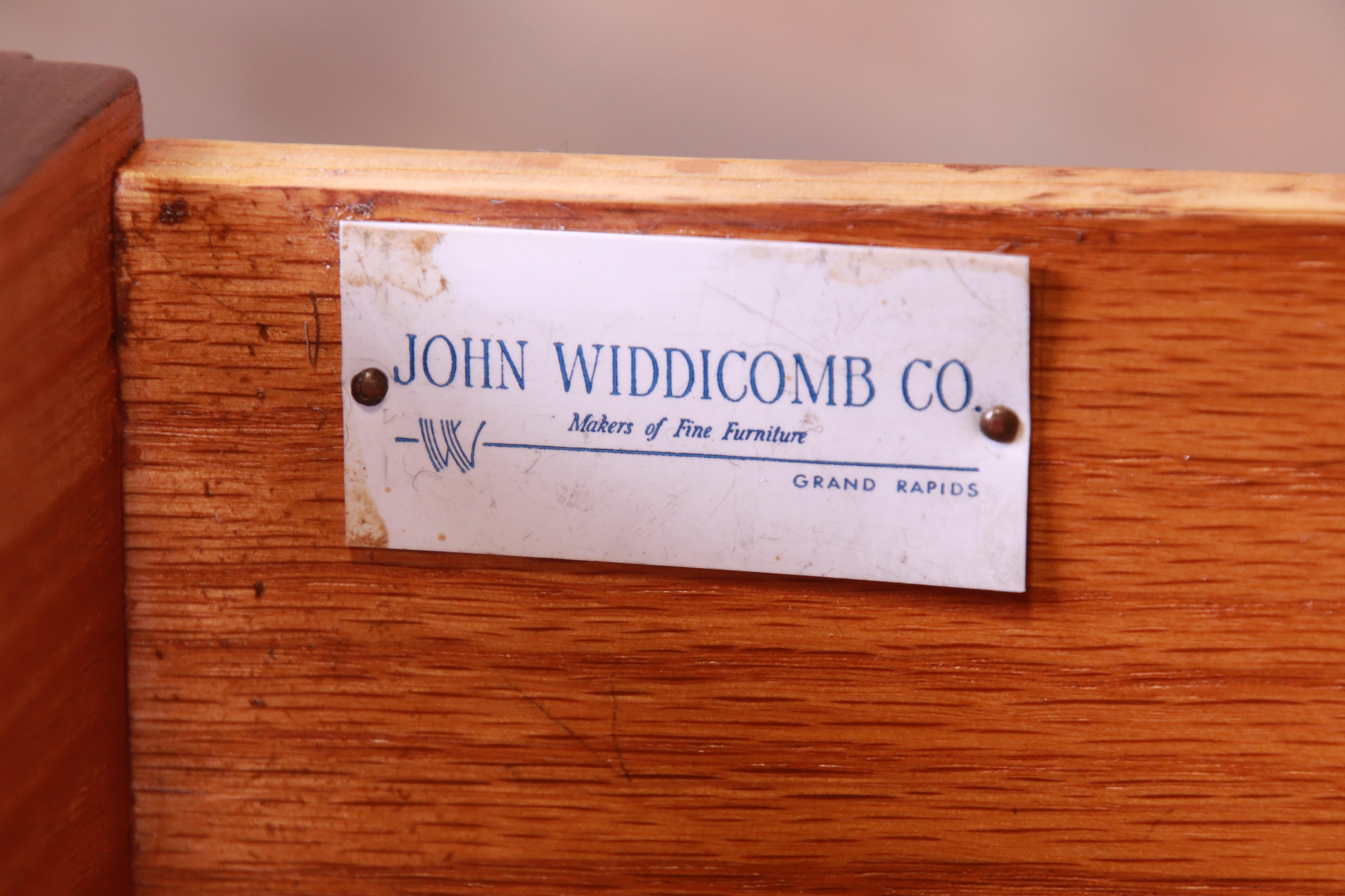 John Widdicomb Georgian Mahogany Nightstands, Newly Refinished For Sale 10