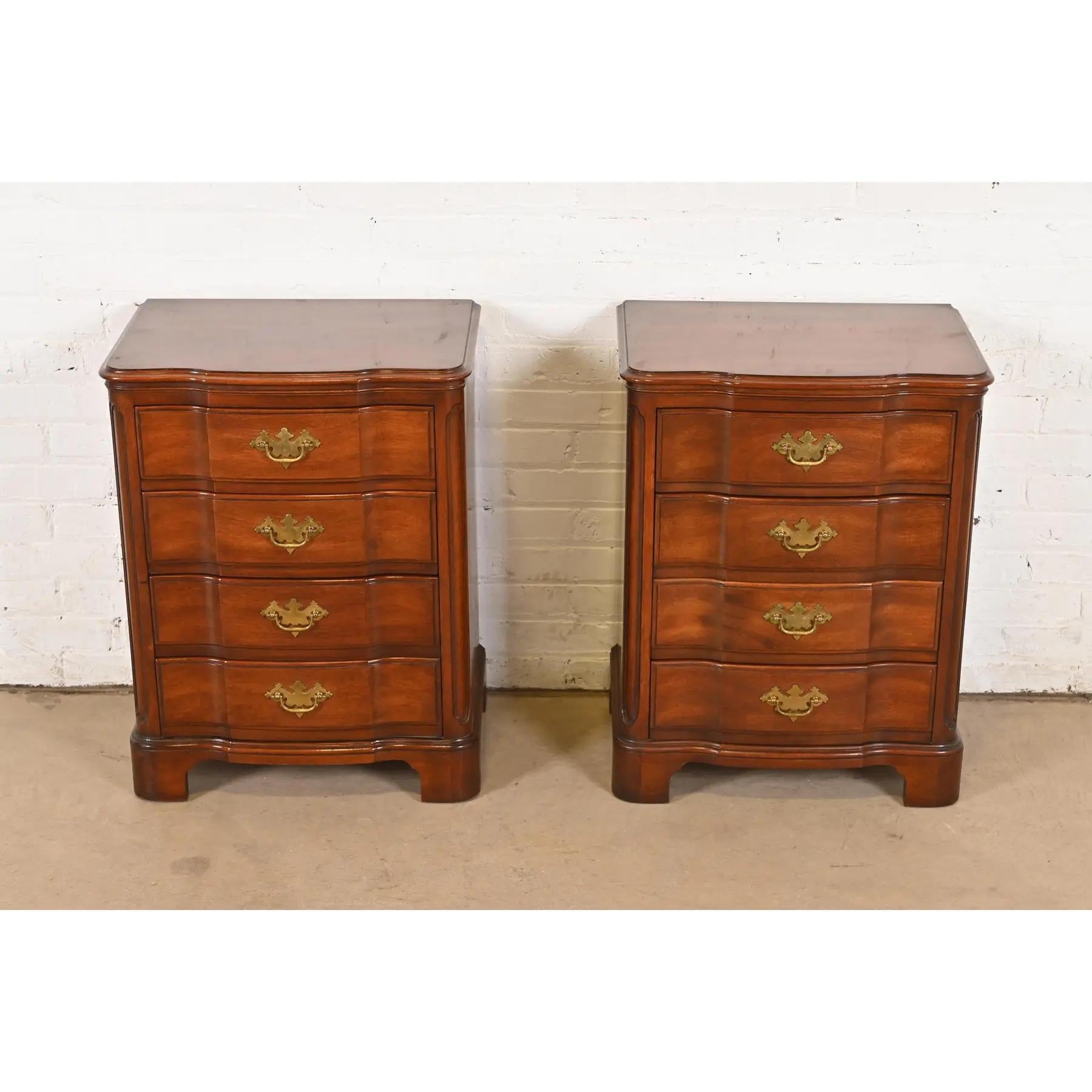 American John Widdicomb Georgian Solid Mahogany Four-Drawer Bedside Chests, Circa 1940s For Sale