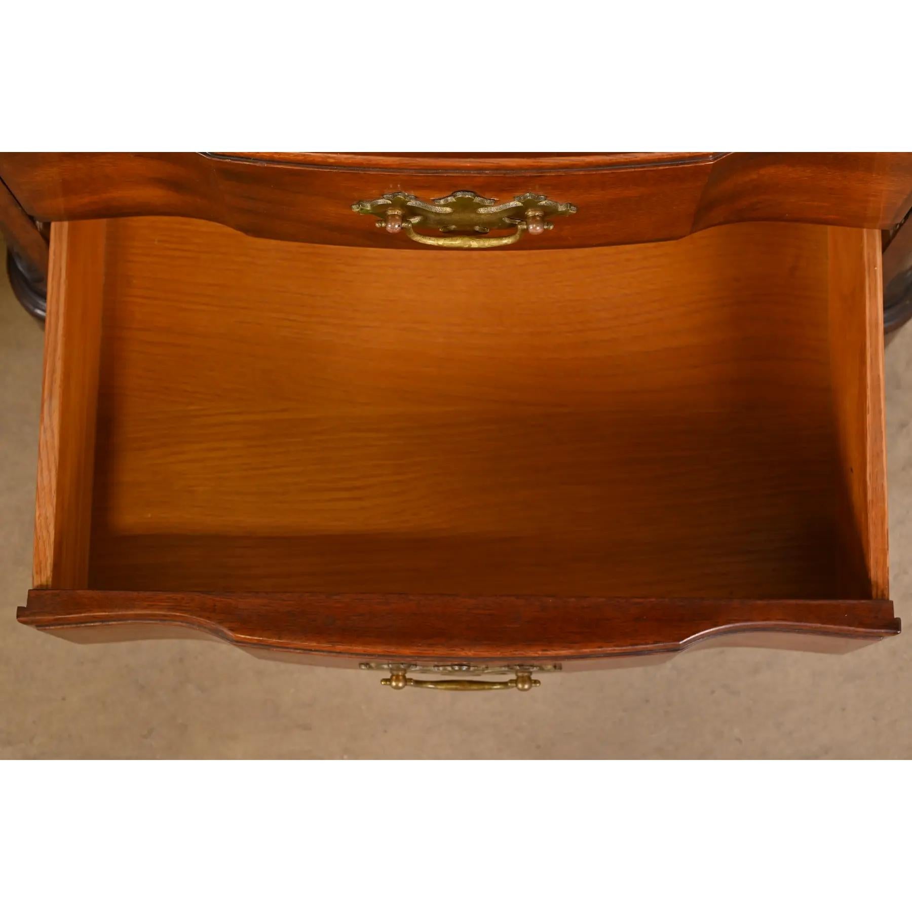 John Widdicomb Georgian Solid Mahogany Four-Drawer Bedside Chests, Circa 1940s For Sale 1