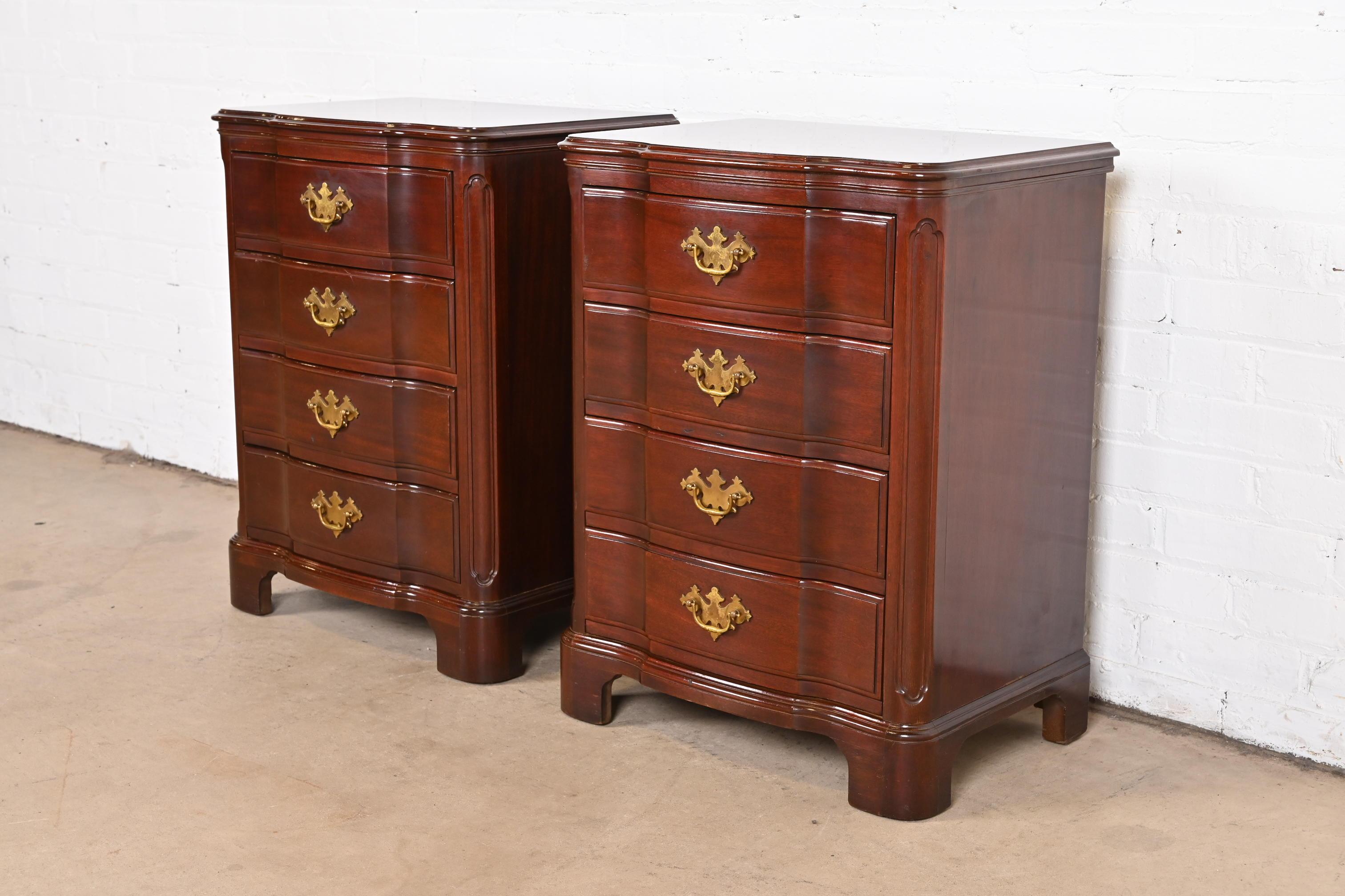 John Widdicomb Georgian Solid Mahogany Four-Drawer Bedside Chests, Pair In Good Condition In South Bend, IN