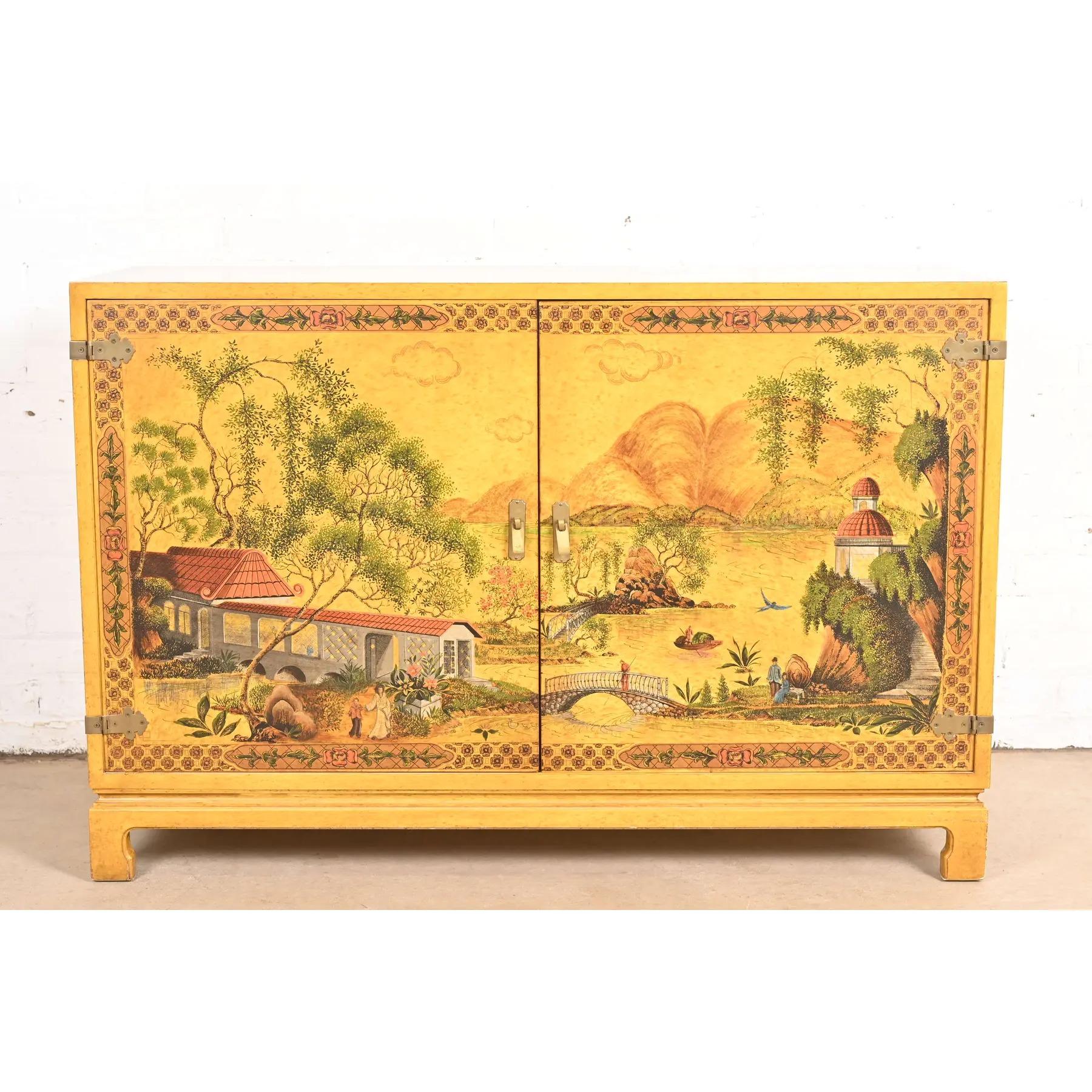 A gorgeous mid-century modern Hollywood Regency Chinoiserie bar cabinet

By John Widdicomb

USA, Circa 1970s

Yellow lacquered mahogany, with hand-painted Chinese scenes, and original brass hardware.

Measures: 48.13