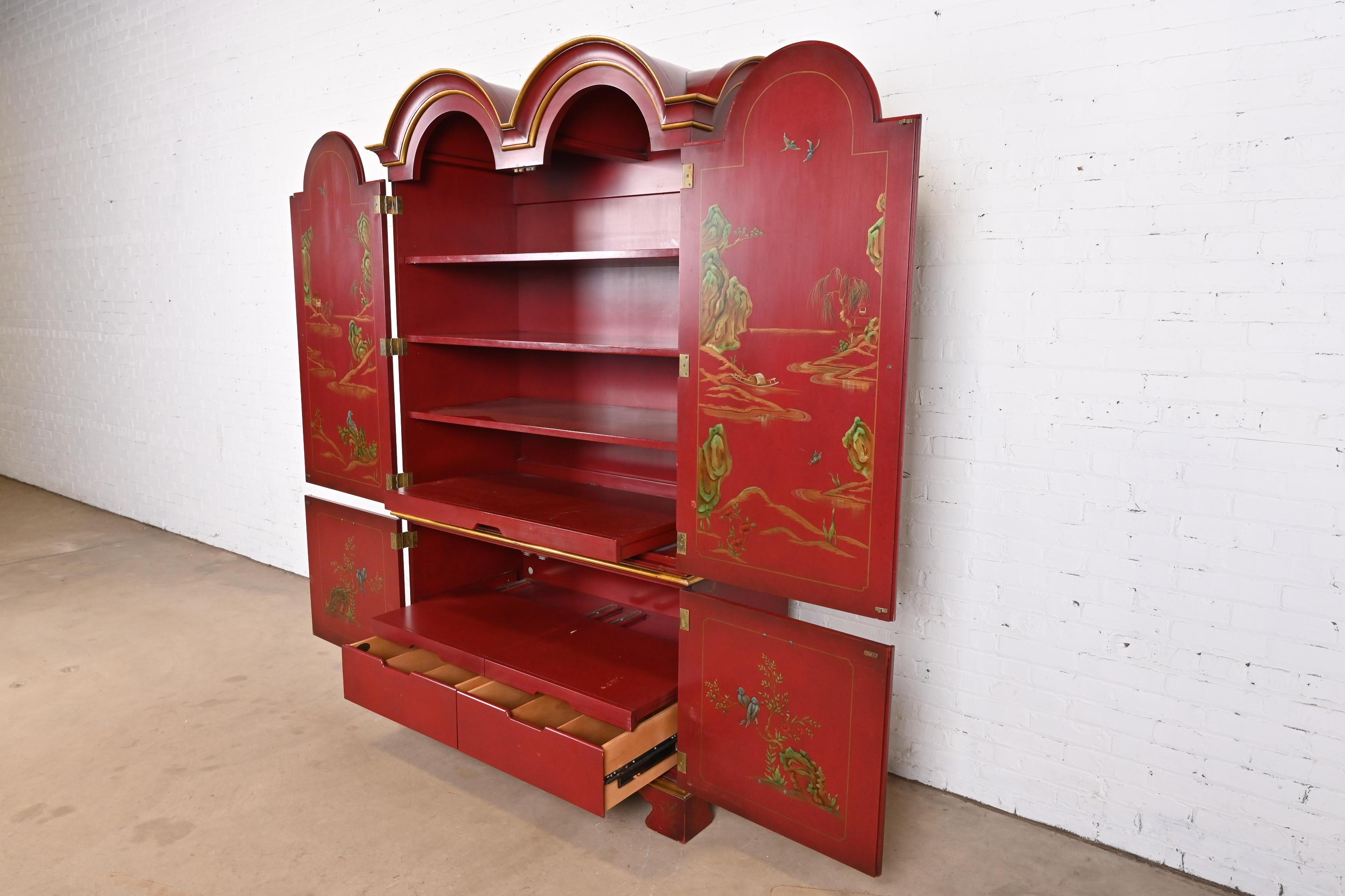 Armario o cabinet John Widdicomb de la Chinoiserie de la Regencia de Hollywood lacado en rojo en venta 1