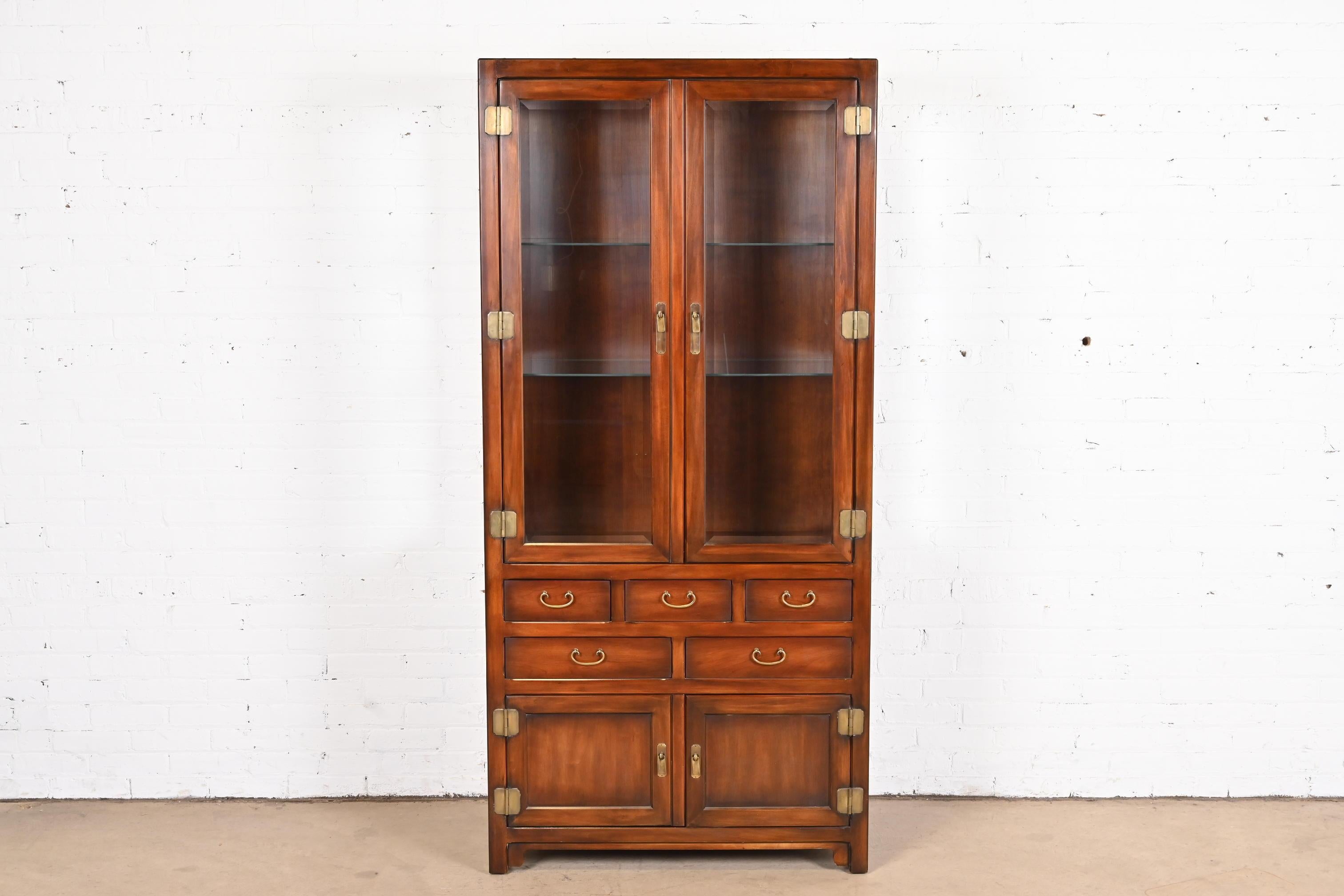 An exceptional mid-century modern Hollywood Regency Chinoiserie lighted bookcase or display cabinet

By John Widdicomb

USA, circa 1970s

Gorgeous mahogany, with glass doors and sides, and original Asian-inspired brass hardware.

Measures: