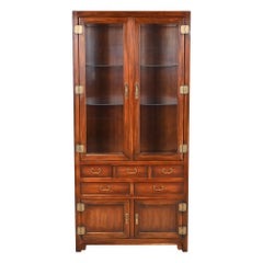 Hollywood Regency-Bücherregal oder Vitrinenschrank aus Mahagoni von John Widdicomb