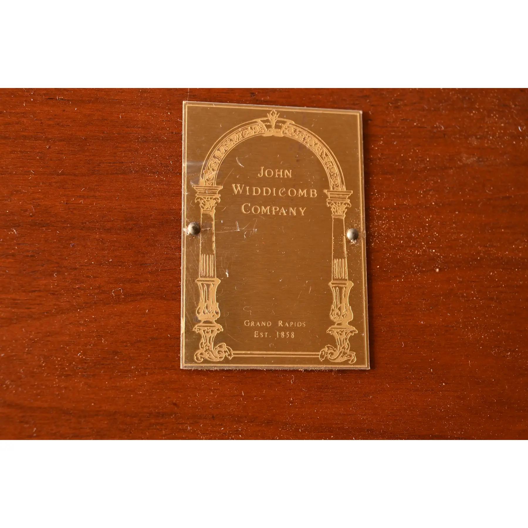 Table basse italienne provinciale à deux niveaux en parqueterie de John Widdicomb en vente 4