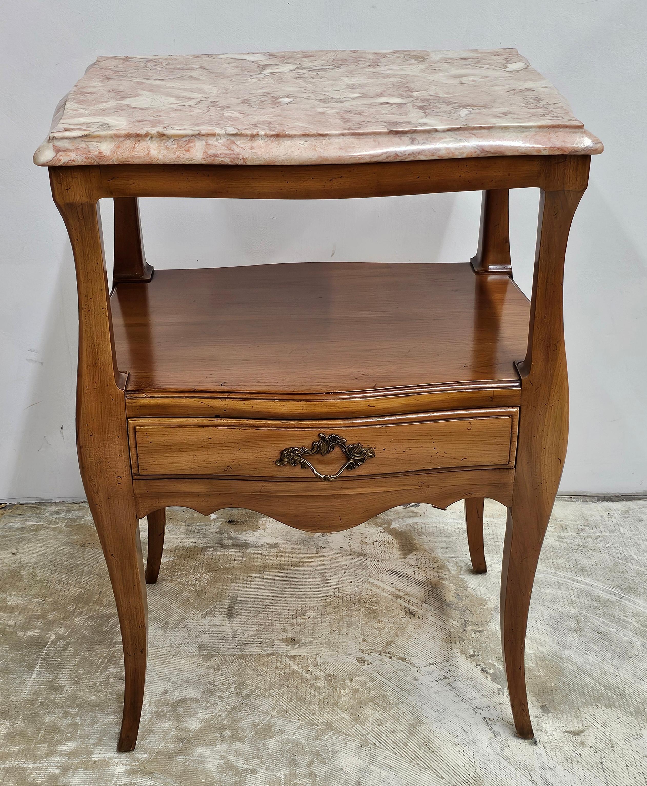 John Widdicomb Tavolino in legno e marmo in stile Luigi XV in vendita 3