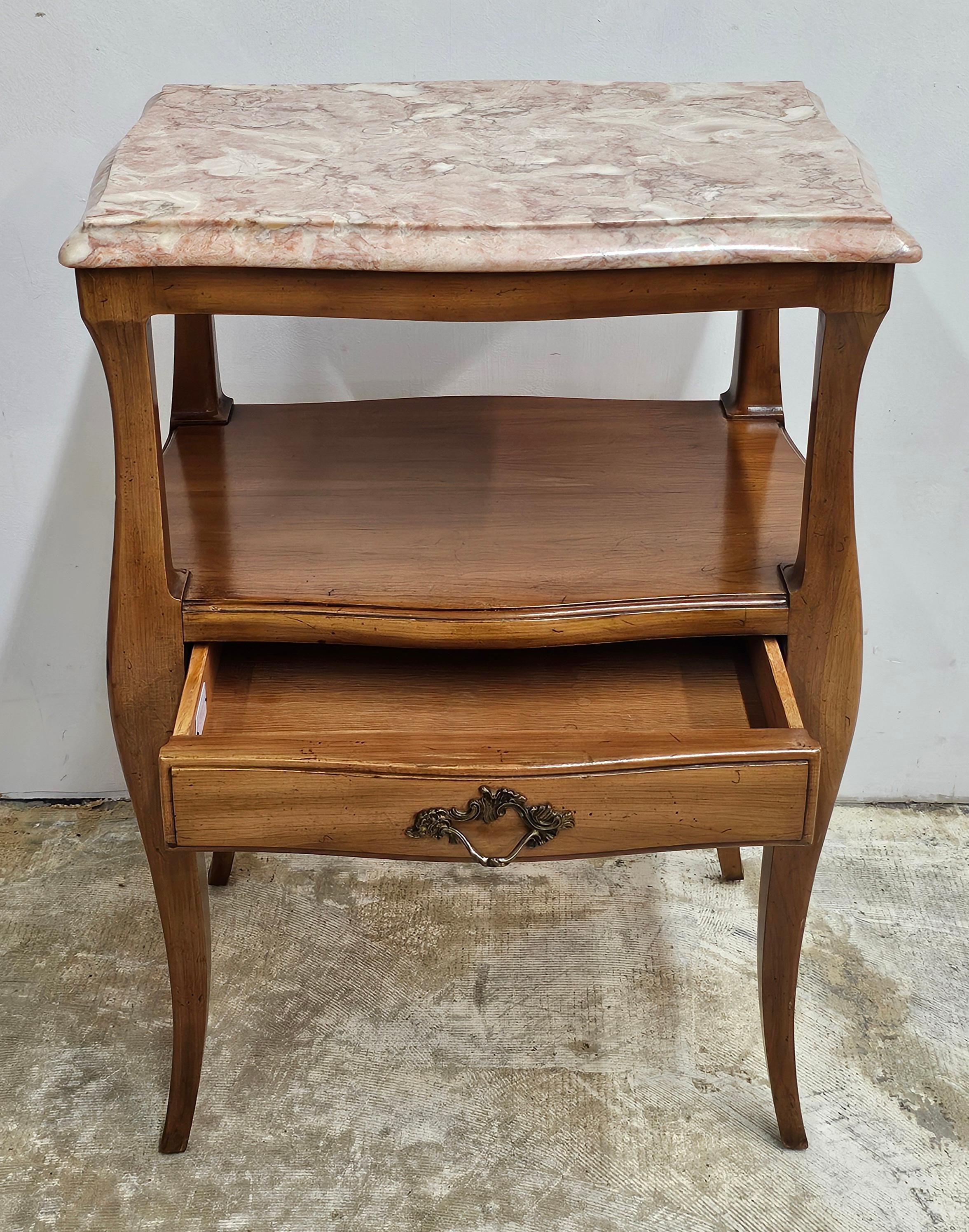 Americano John Widdicomb Tavolino in legno e marmo in stile Luigi XV in vendita