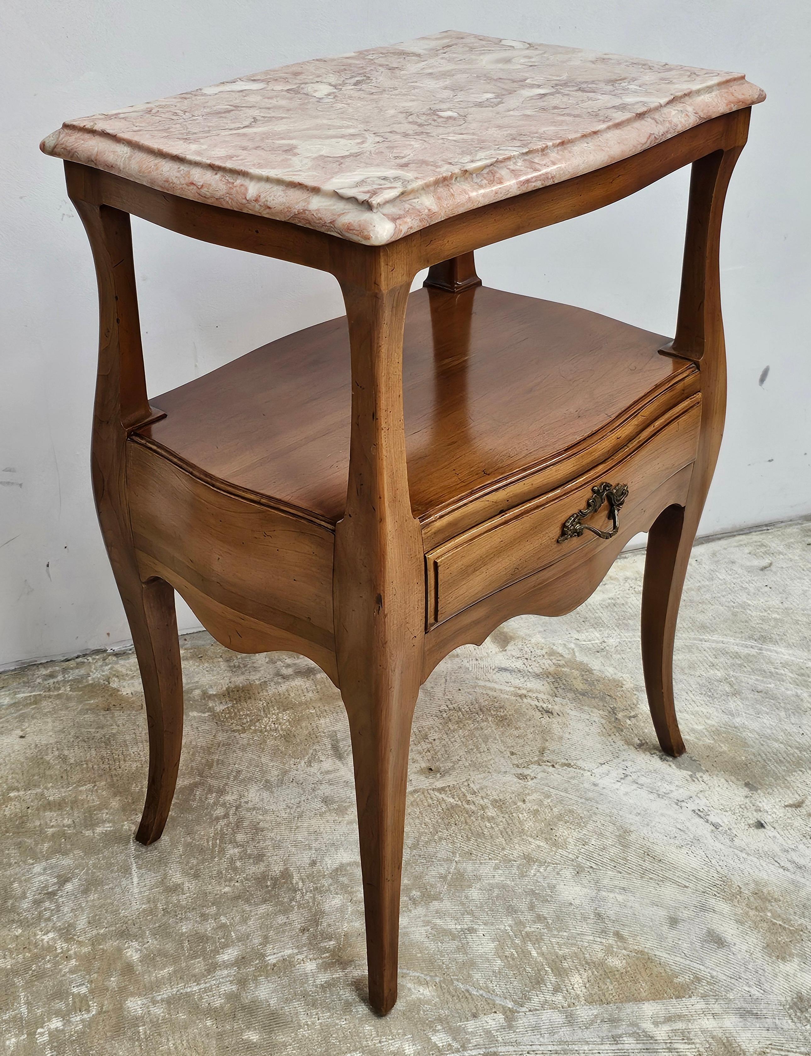 Altro John Widdicomb Tavolino in legno e marmo in stile Luigi XV in vendita
