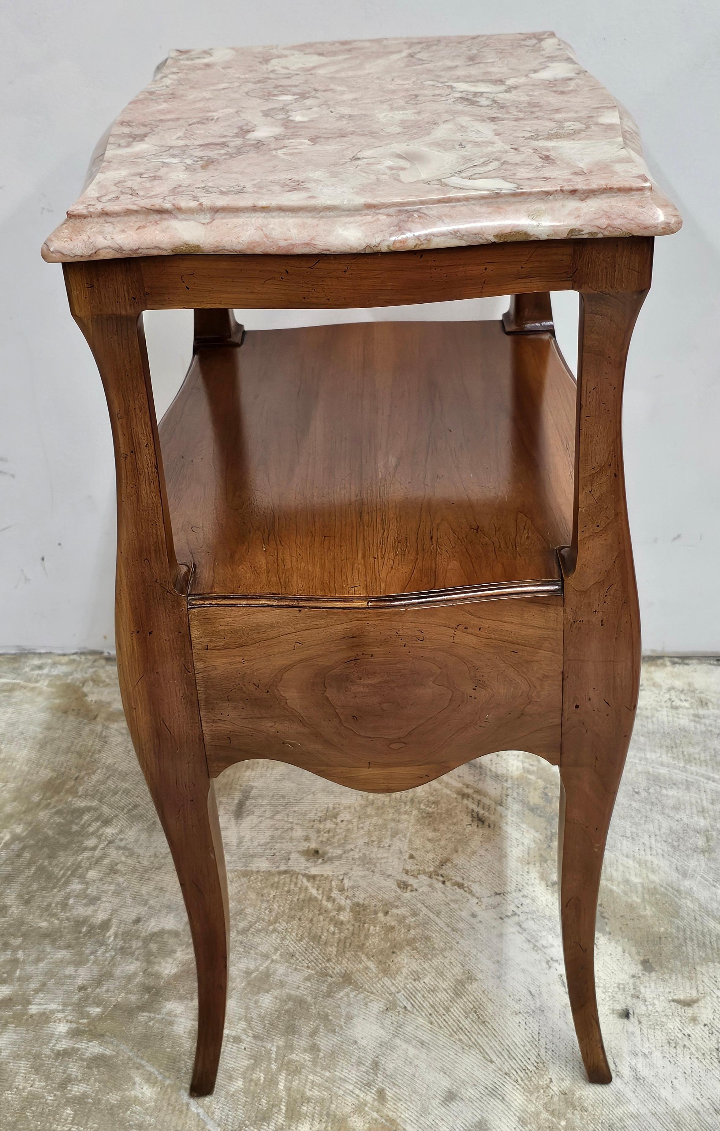XX secolo John Widdicomb Tavolino in legno e marmo in stile Luigi XV in vendita