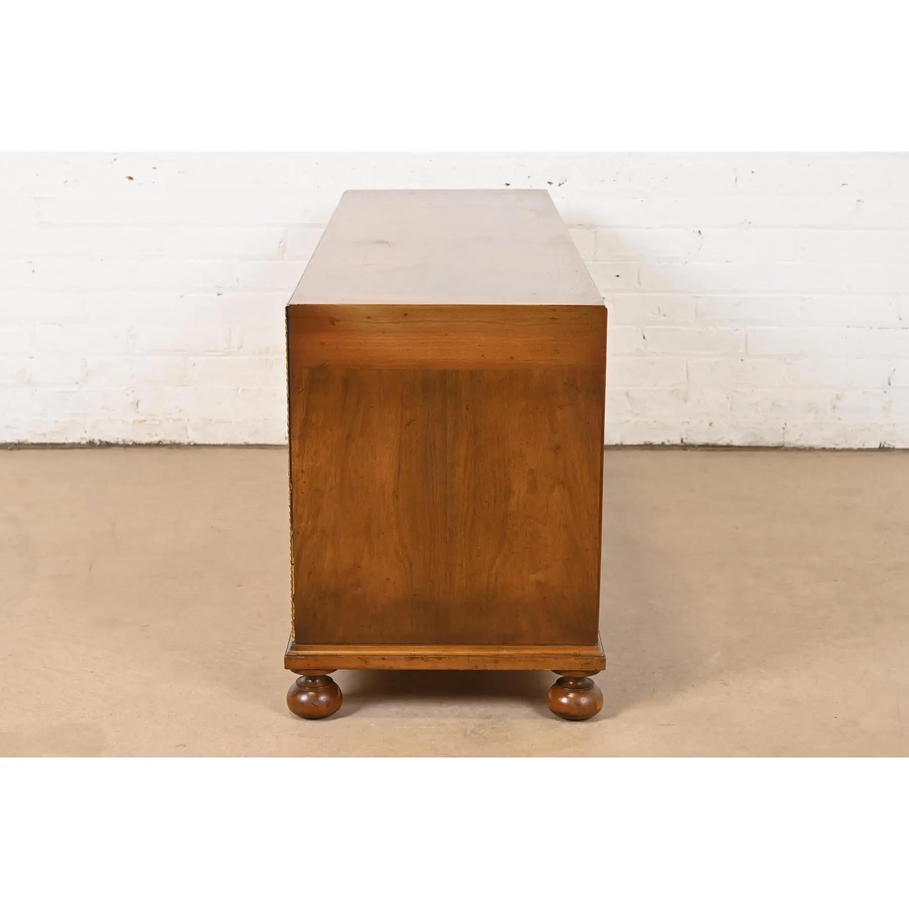 John Widdicomb Mediterrane Treasure Chest Niedrige Anrichte, 1960er Jahre im Angebot 4