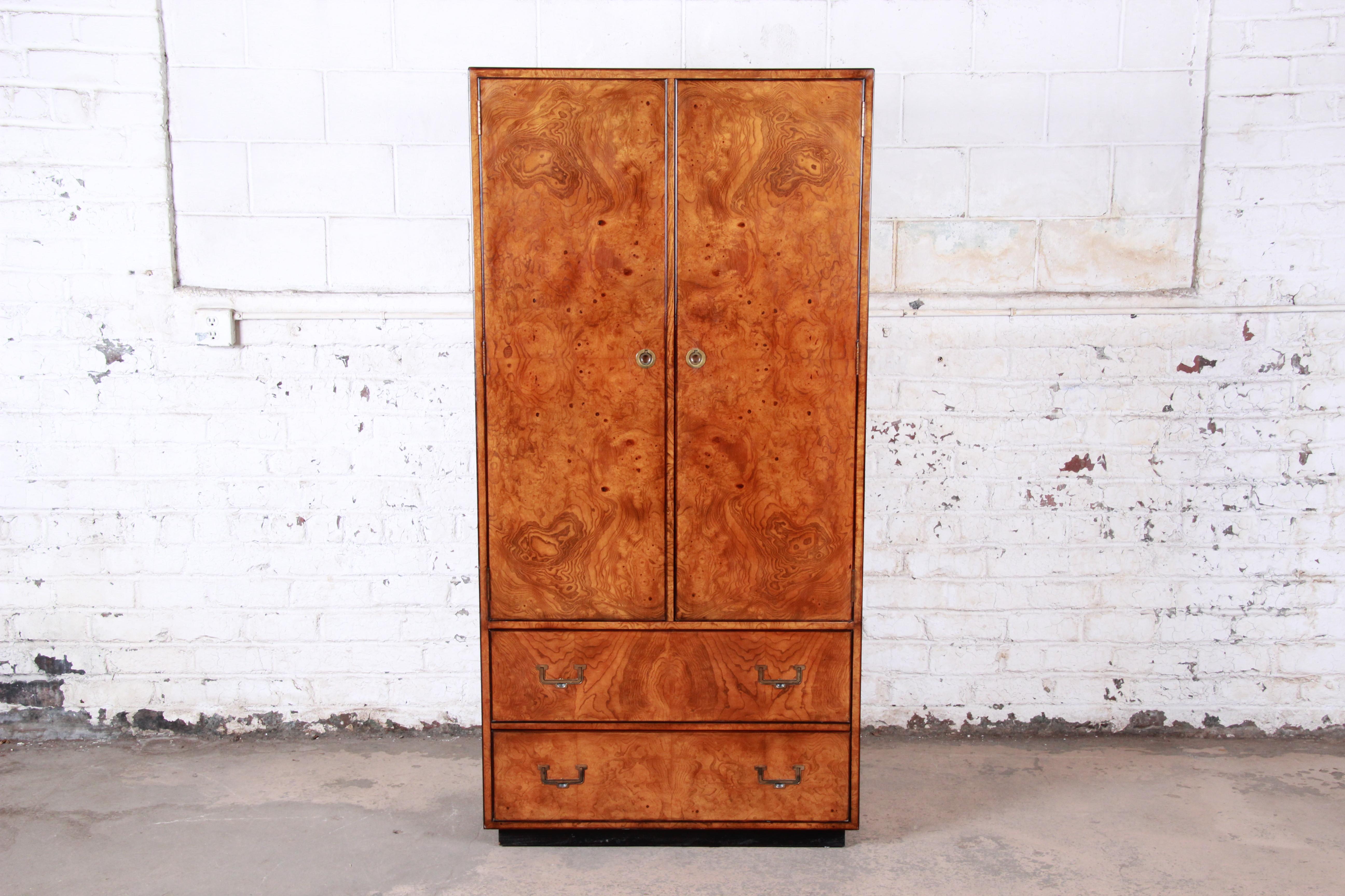 An exceptional Mid-Century Modern Hollywood Regency Campaign style burl wood armoire dresser

By John Widdicomb

USA, circa 1970s

Olive ash burl, with an ebonized plinth base and original brass hardware.

Measures: 36.25