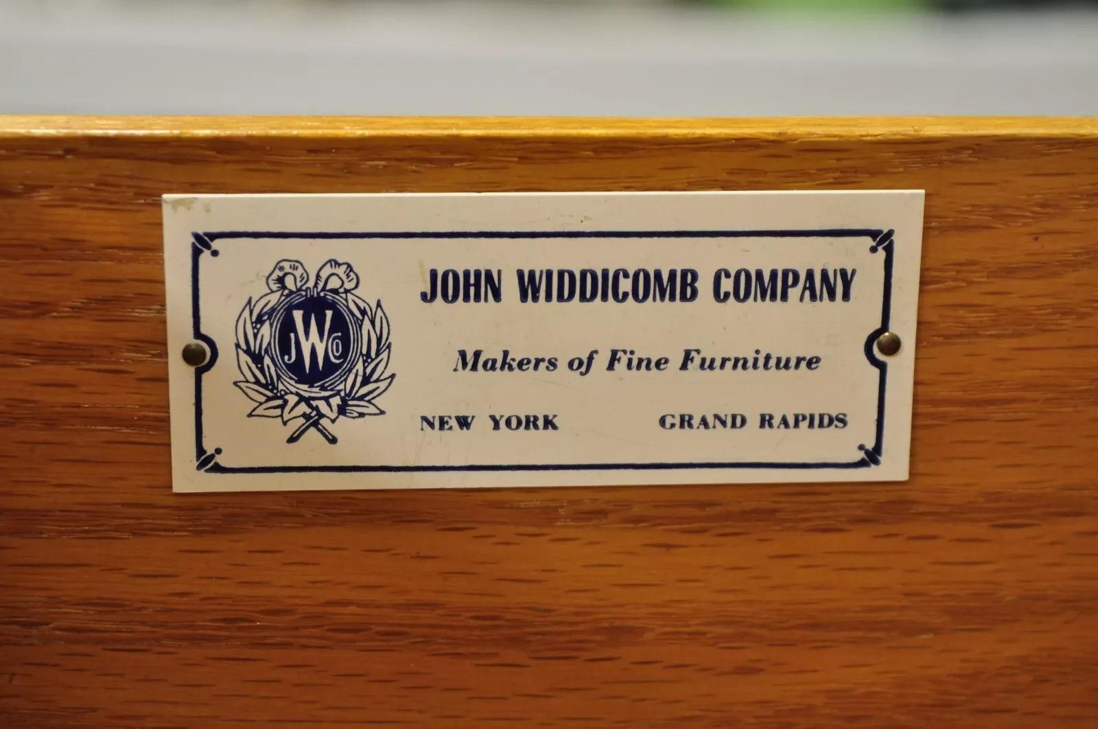 John Widdicomb Mid Century Modern 10 Drawer Blonde Mahogany Large Dresser Chest In Good Condition For Sale In Philadelphia, PA