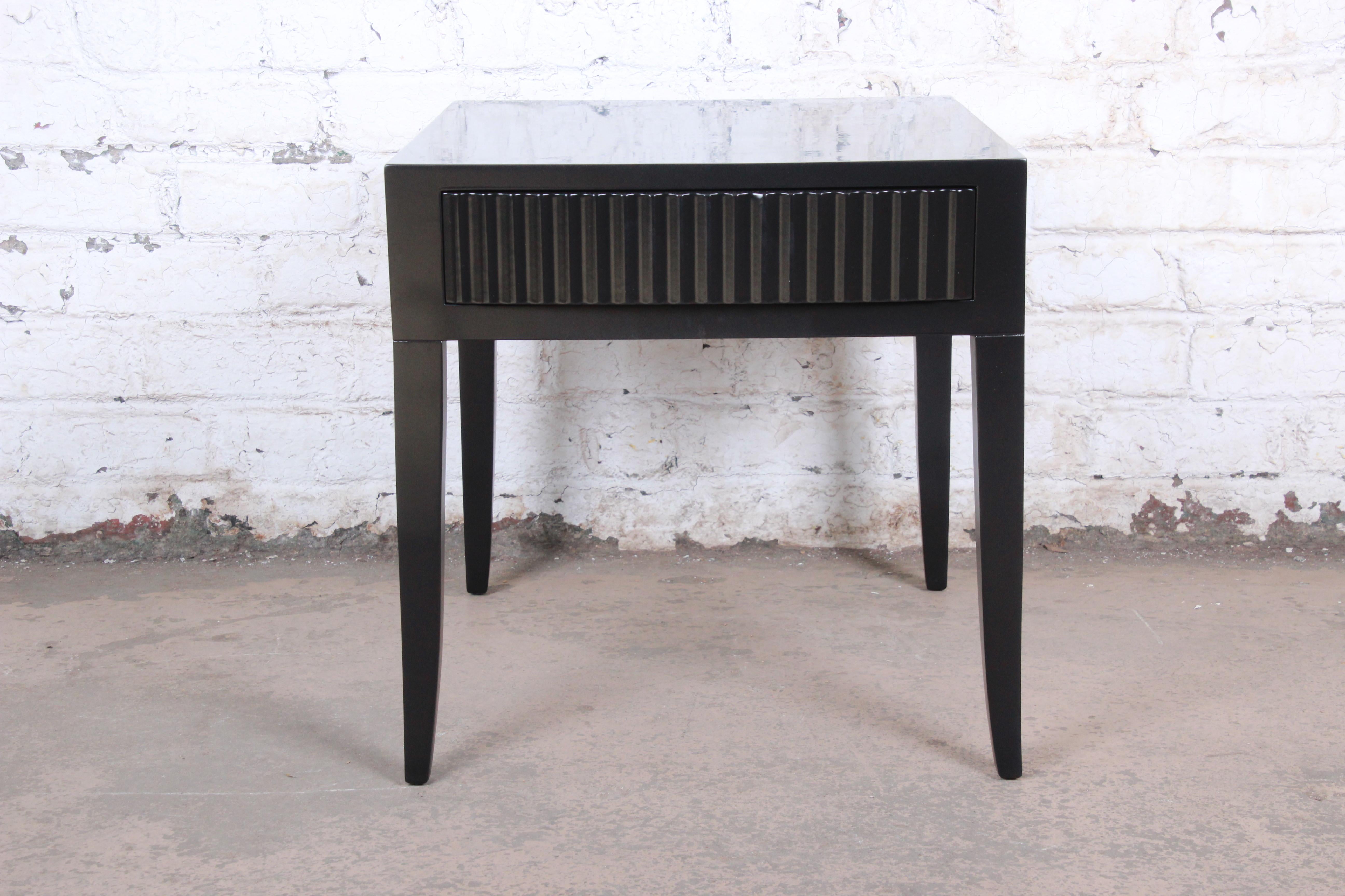 A gorgeous Mid-Century Modern black lacquered side table or nightstand

By John Widdicomb

USA, circa 1950s

Measures: 21.75