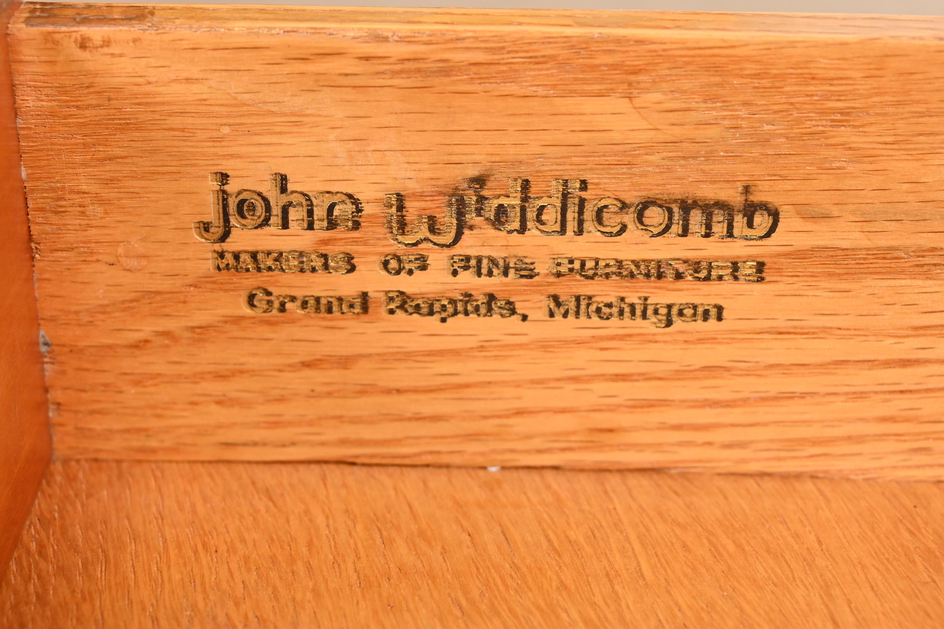 John Widdicomb Mid-Century Modern Black Lacquered Nightstands, Newly Refinished For Sale 5