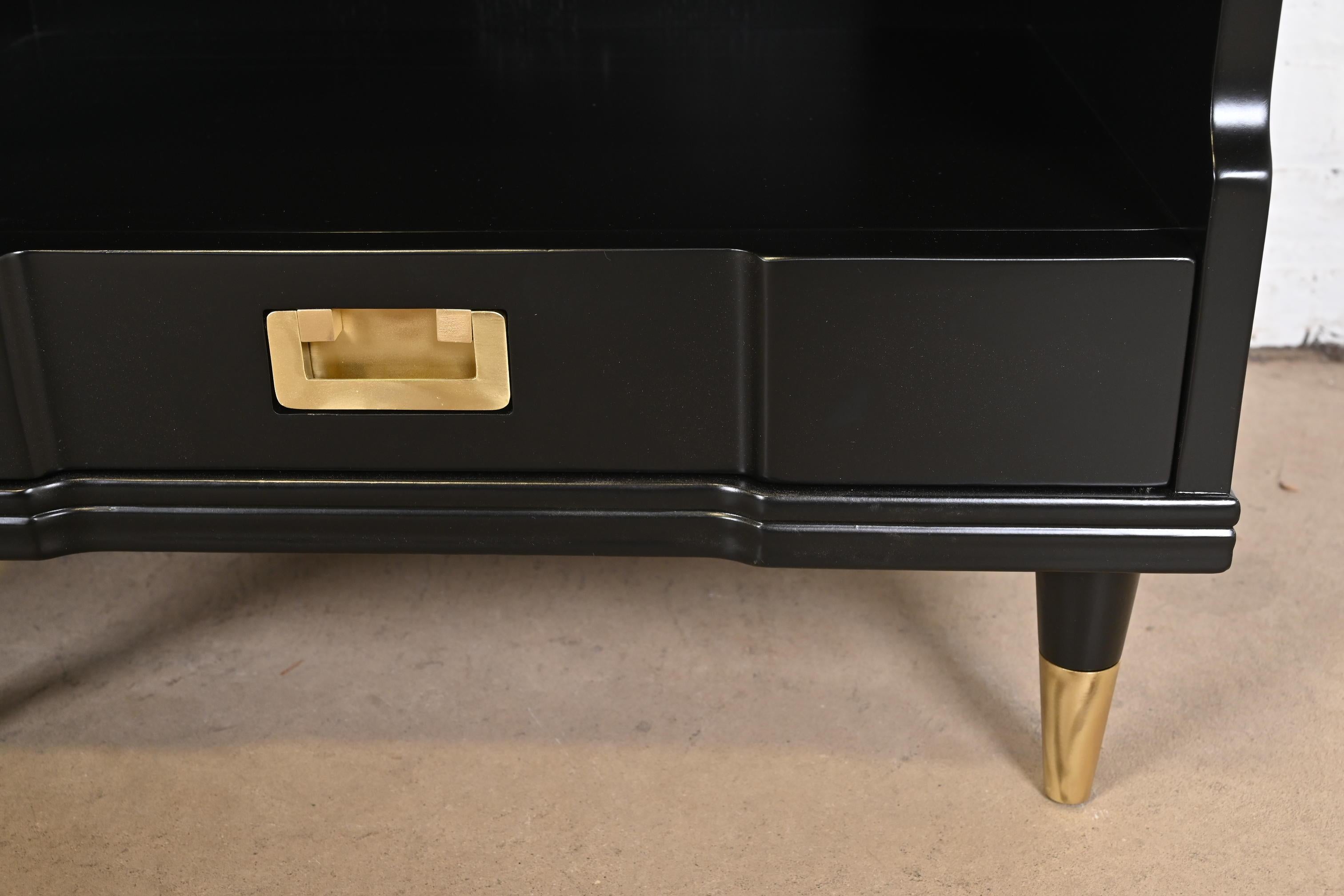 John Widdicomb Mid-Century Modern Black Lacquered Nightstands, Newly Refinished For Sale 7
