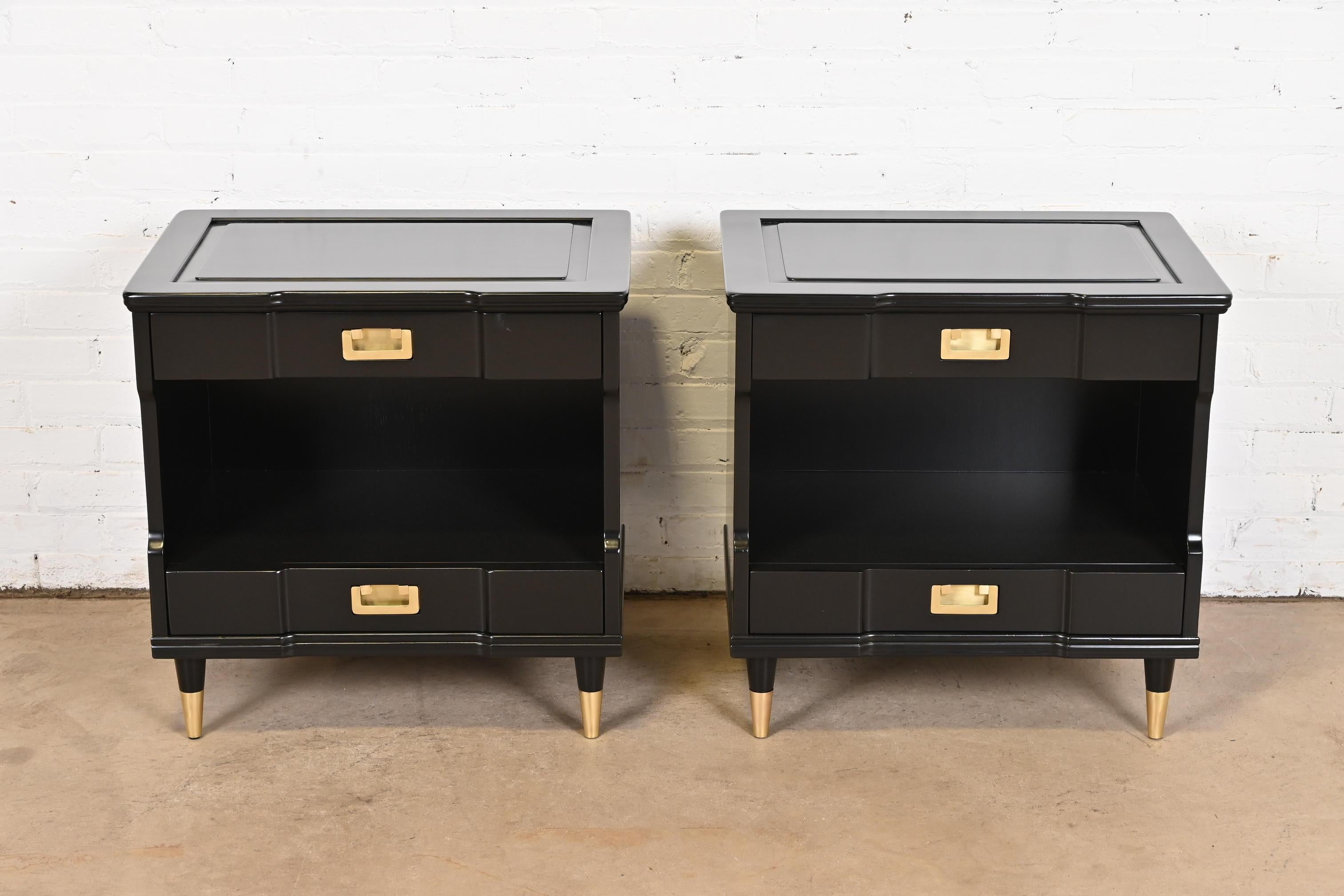 John Widdicomb Mid-Century Modern Black Lacquered Nightstands, Newly Refinished In Good Condition For Sale In South Bend, IN