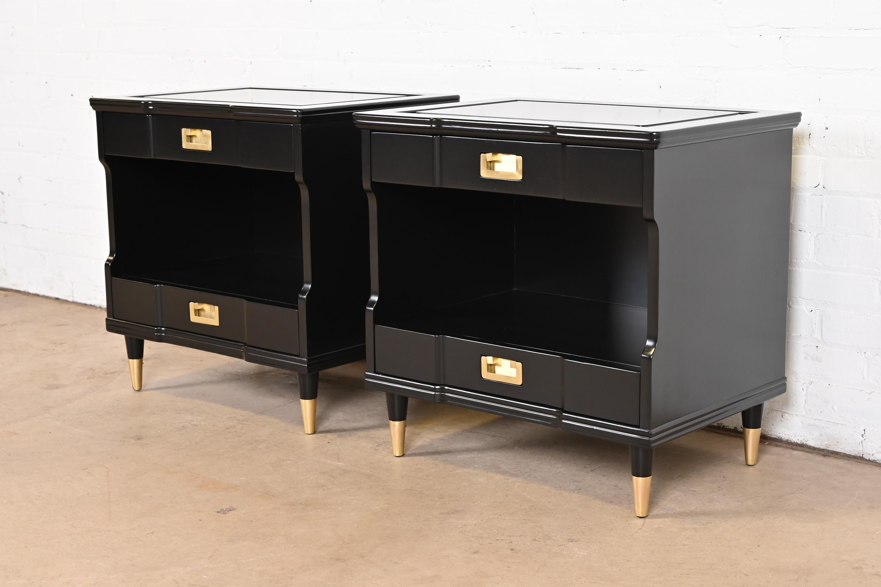 John Widdicomb Mid-Century Modern Black Lacquered Nightstands, Newly Refinished In Good Condition For Sale In South Bend, IN