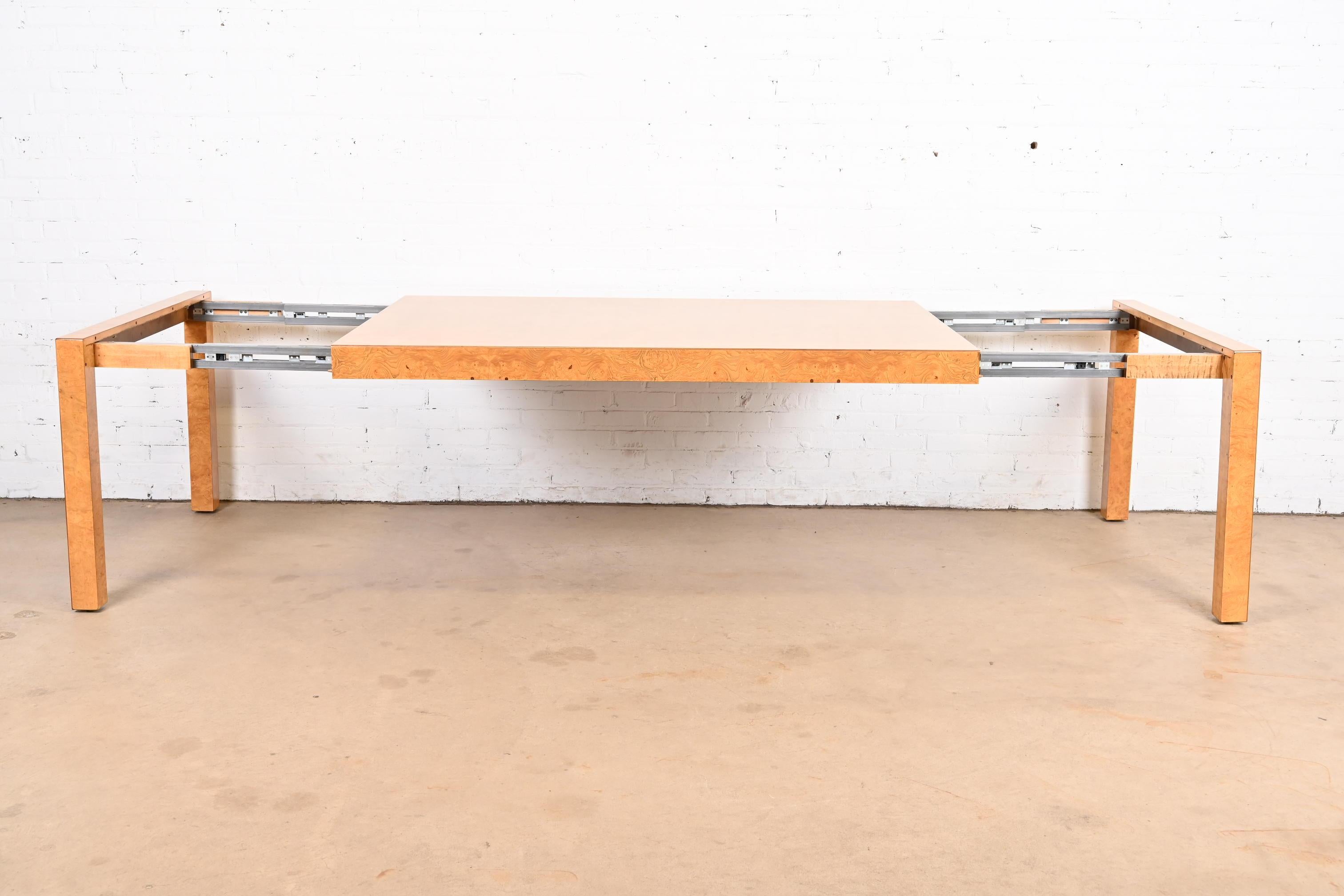 John Widdicomb Mid-Century Modern Burl Wood Parsons Extension Dining Table (Ende des 20. Jahrhunderts) im Angebot