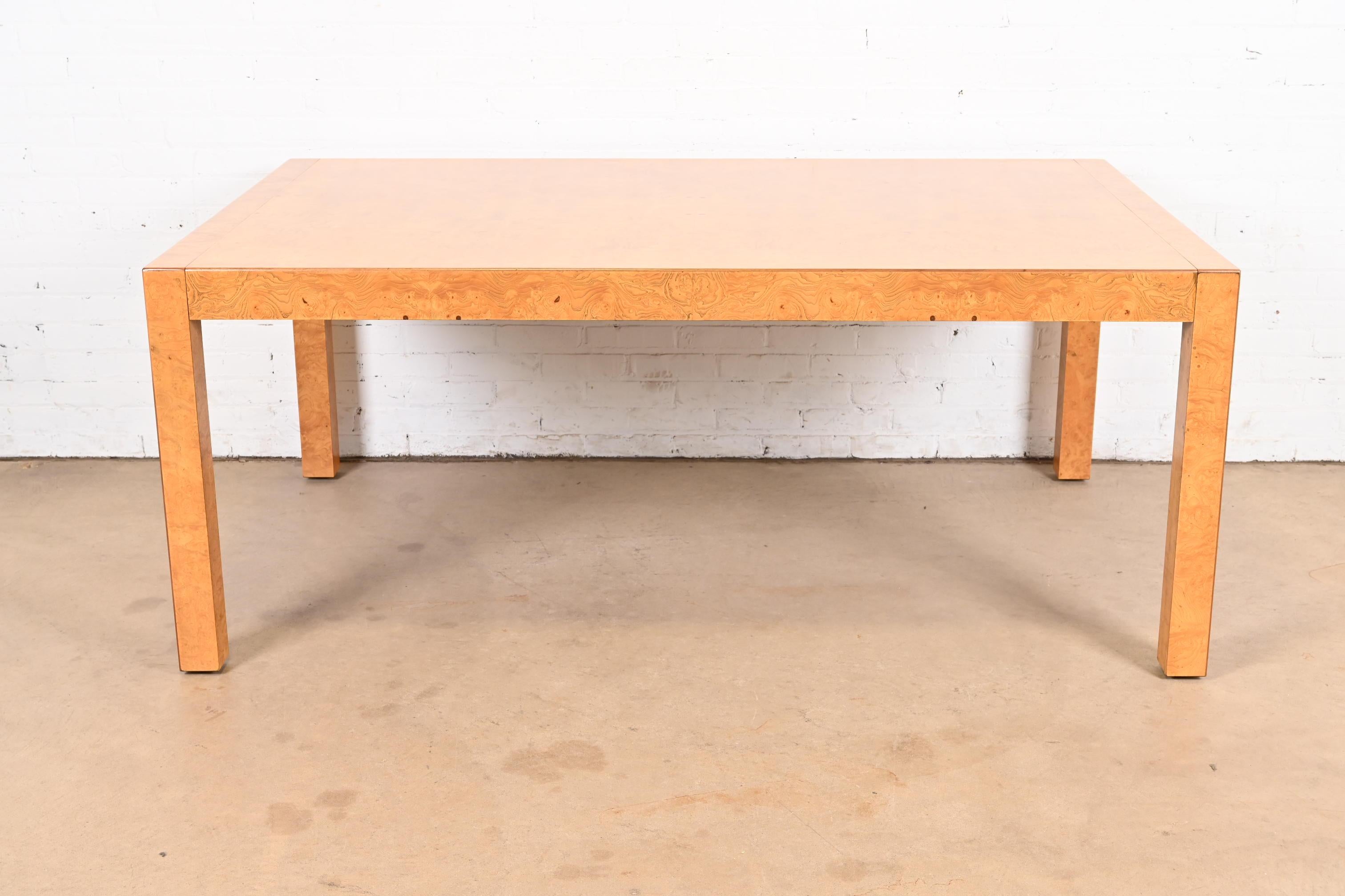 John Widdicomb Mid-Century Modern Burl Wood Parsons Extension Dining Table (Wurzelholz) im Angebot