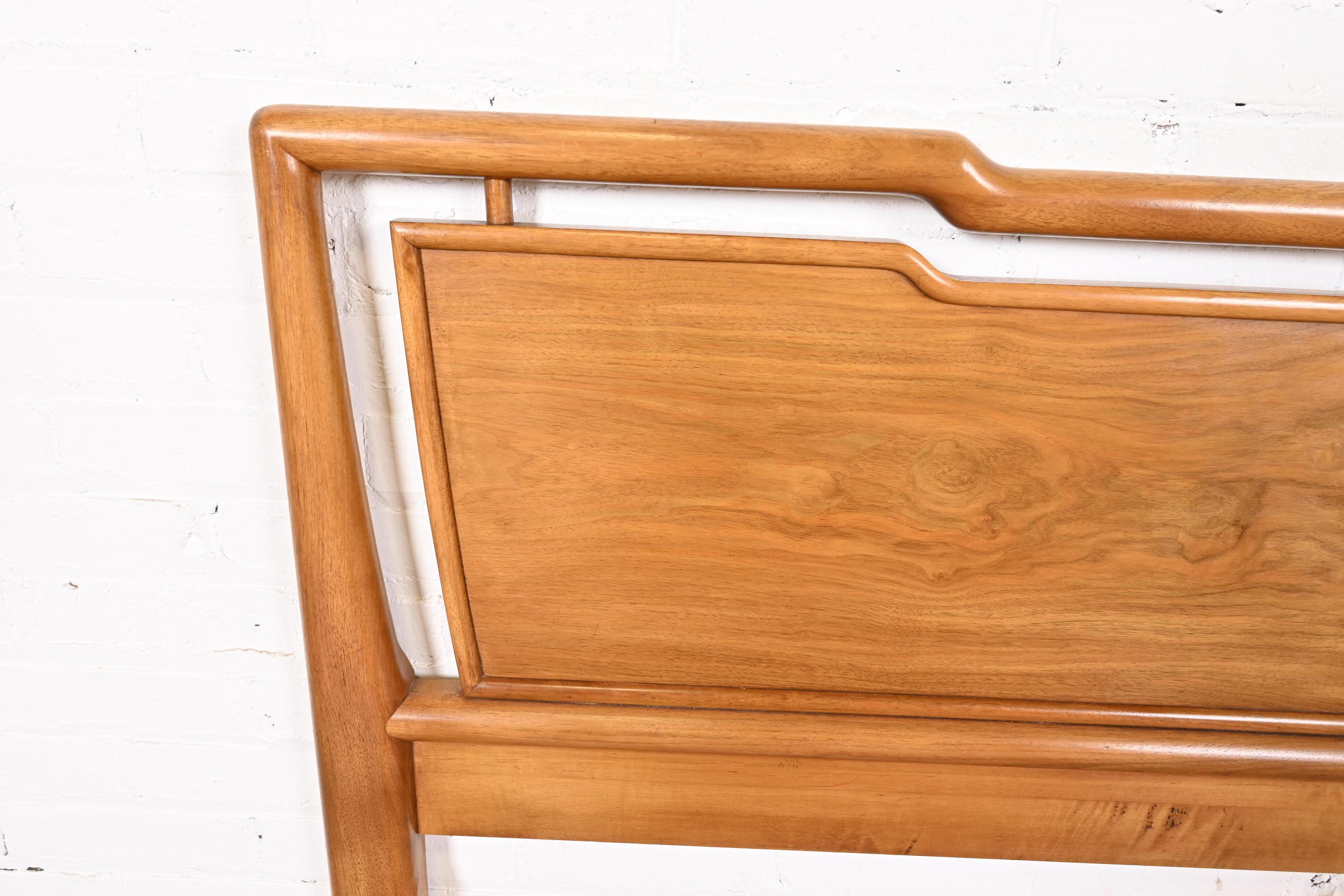 John Widdicomb Mid-Century Modern Burled Walnut Queen Size Bed, Circa 1960s 1