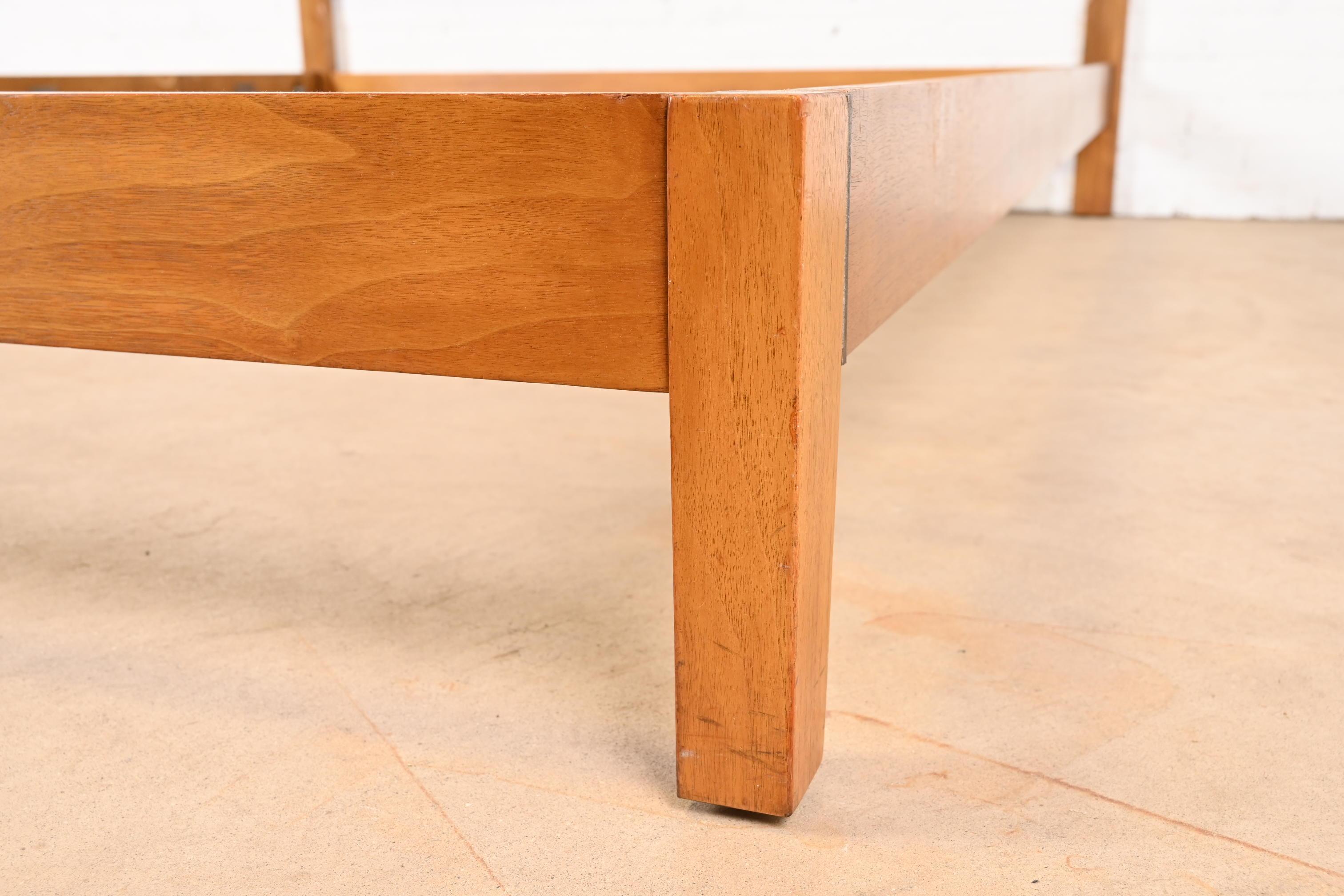 John Widdicomb Mid-Century Modern Burled Walnut Queen Size Bed, Circa 1960s 3