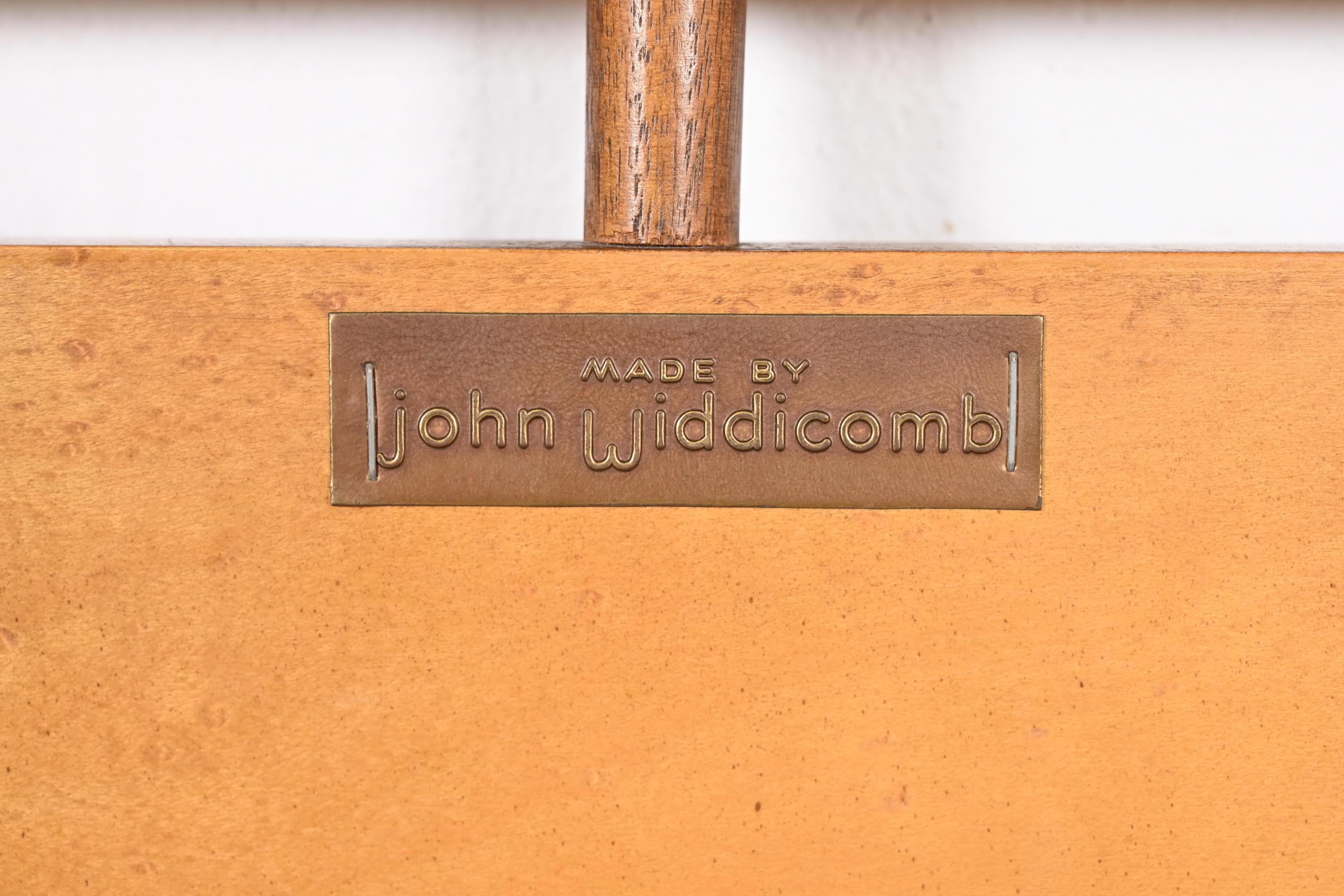 John Widdicomb Mid-Century Modern Burled Walnut Queen Size Bed, Circa 1960s 4