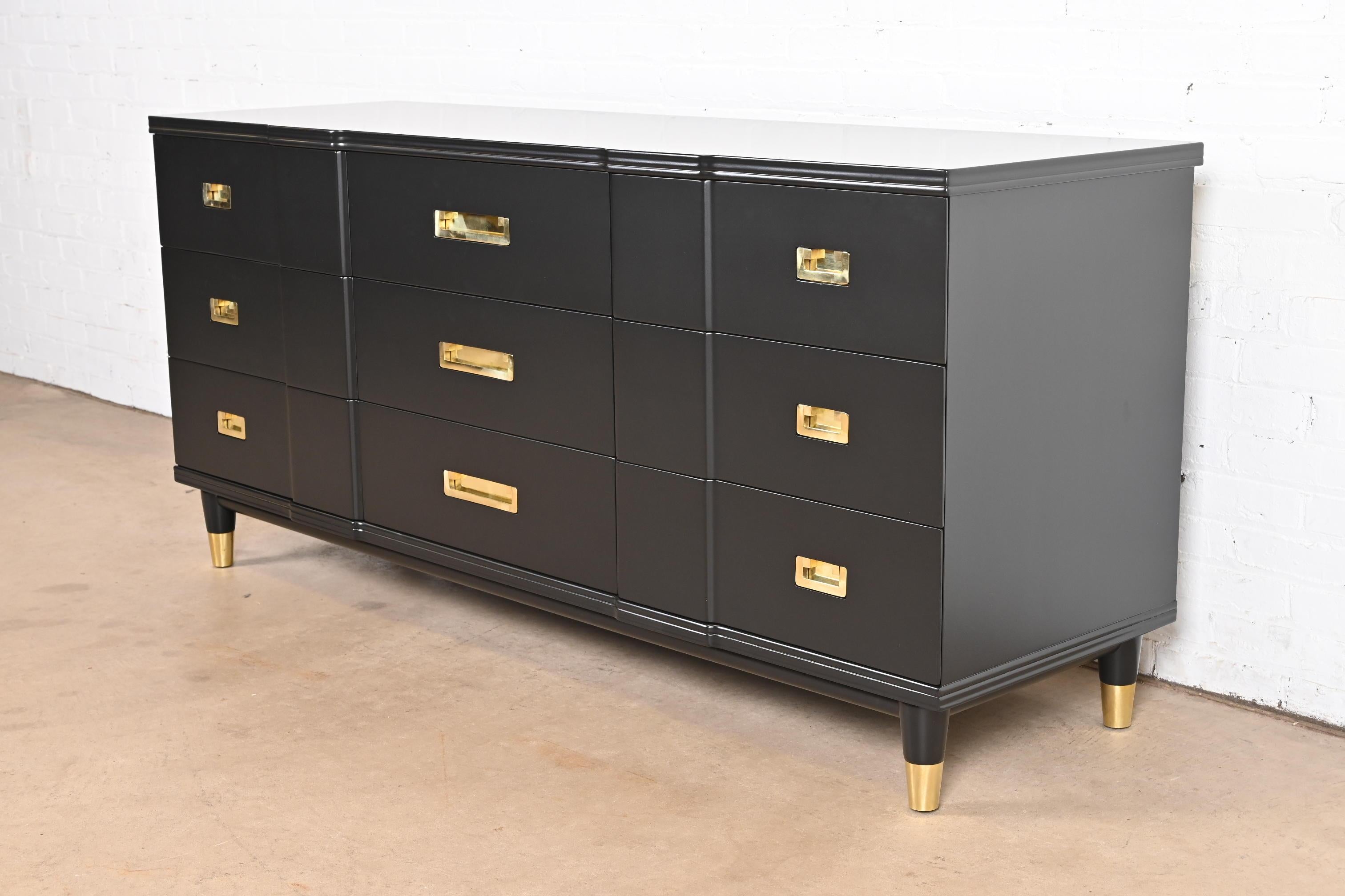 John Widdicomb Mid-Century Modern Hollywood Regency Black Lacquered Dresser In Good Condition In South Bend, IN