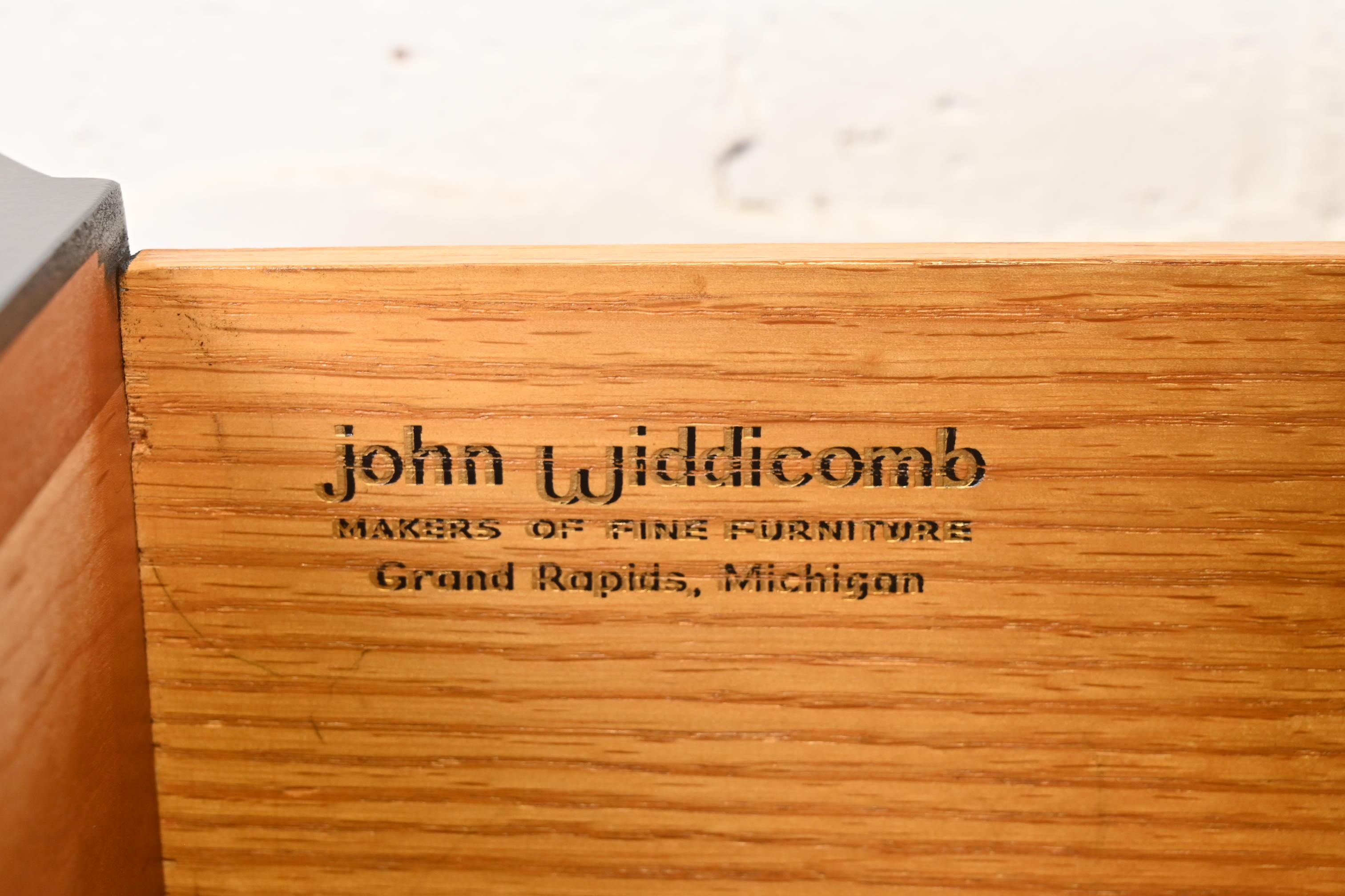John Widdicomb Mid-Century Modern Hollywood Regency Black Lacquered Nightstands For Sale 6