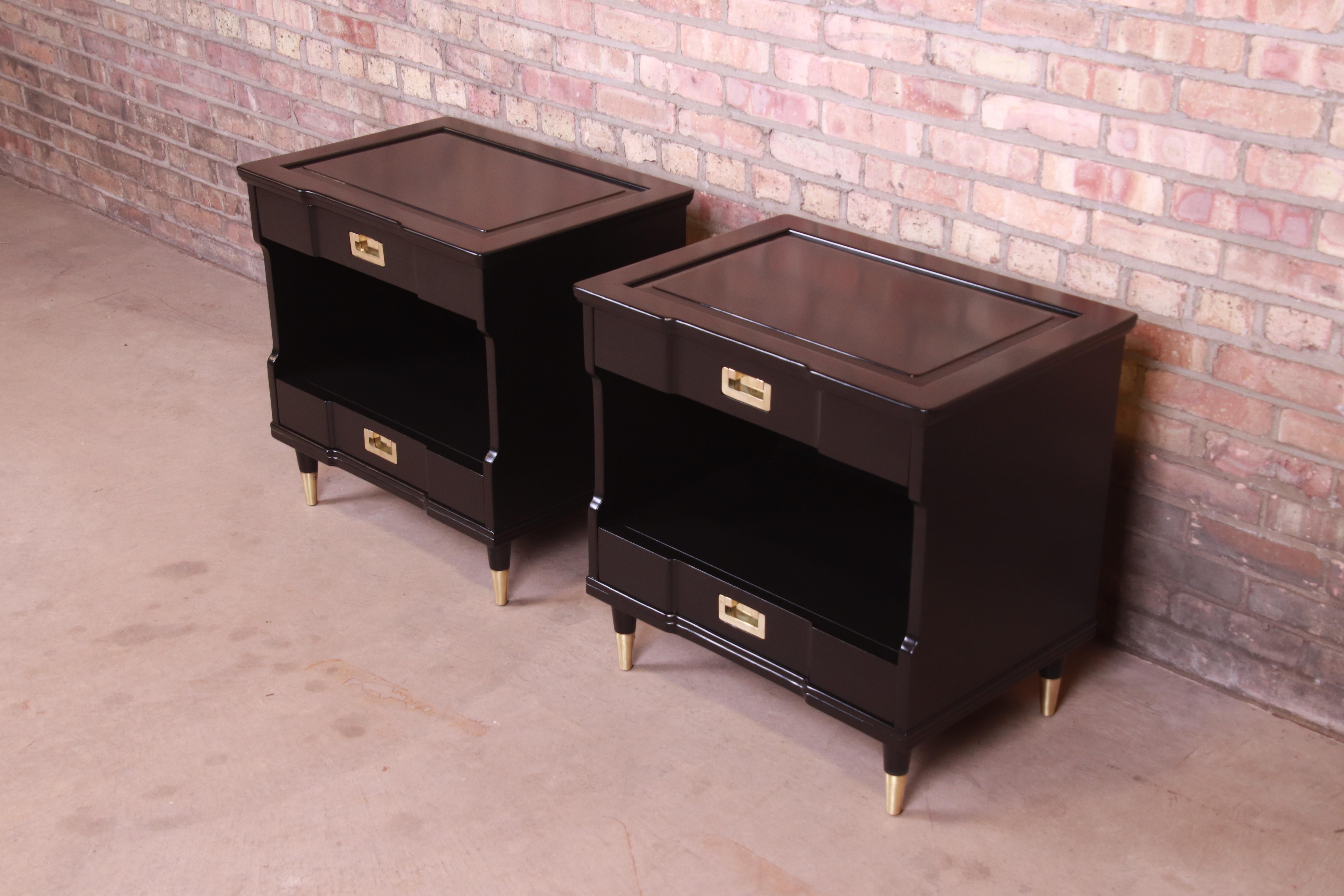 John Widdicomb Mid-Century Modern Hollywood Regency Black Lacquered Nightstands In Good Condition In South Bend, IN
