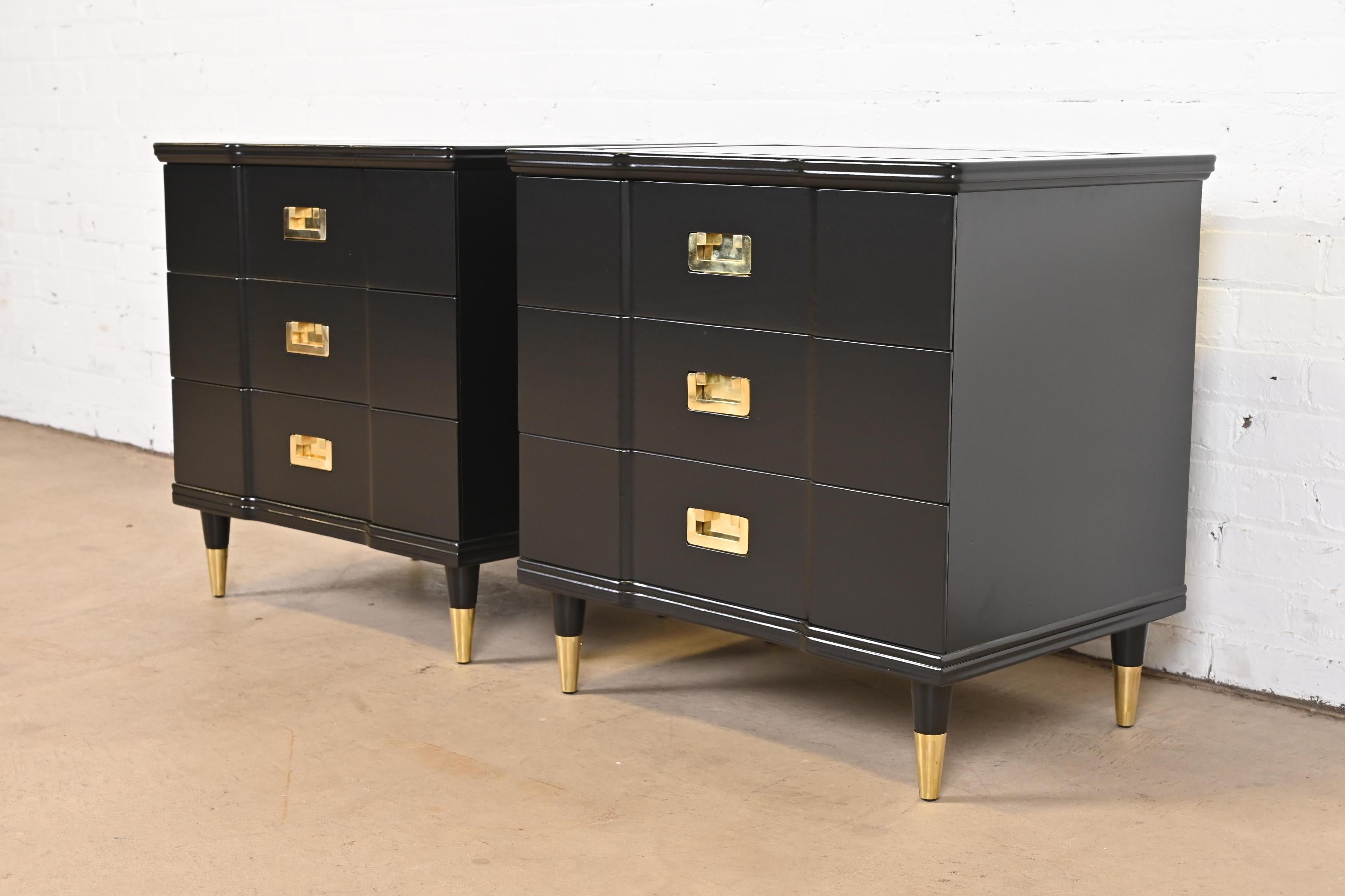 Mid-20th Century John Widdicomb Mid-Century Modern Hollywood Regency Black Lacquered Nightstands For Sale